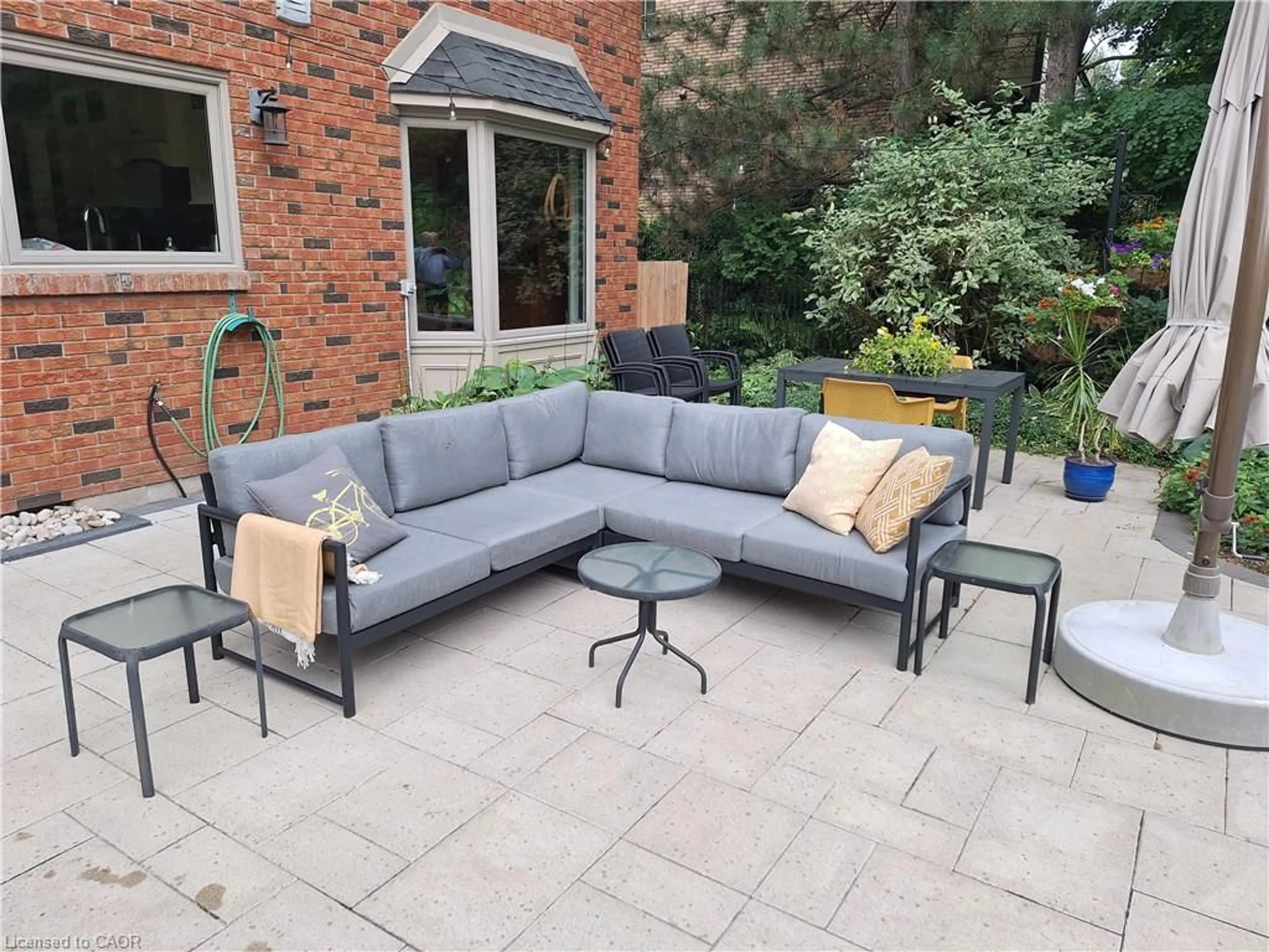 Patio, street for 346 Brookview Crt, Ancaster Ontario L9G 4C2