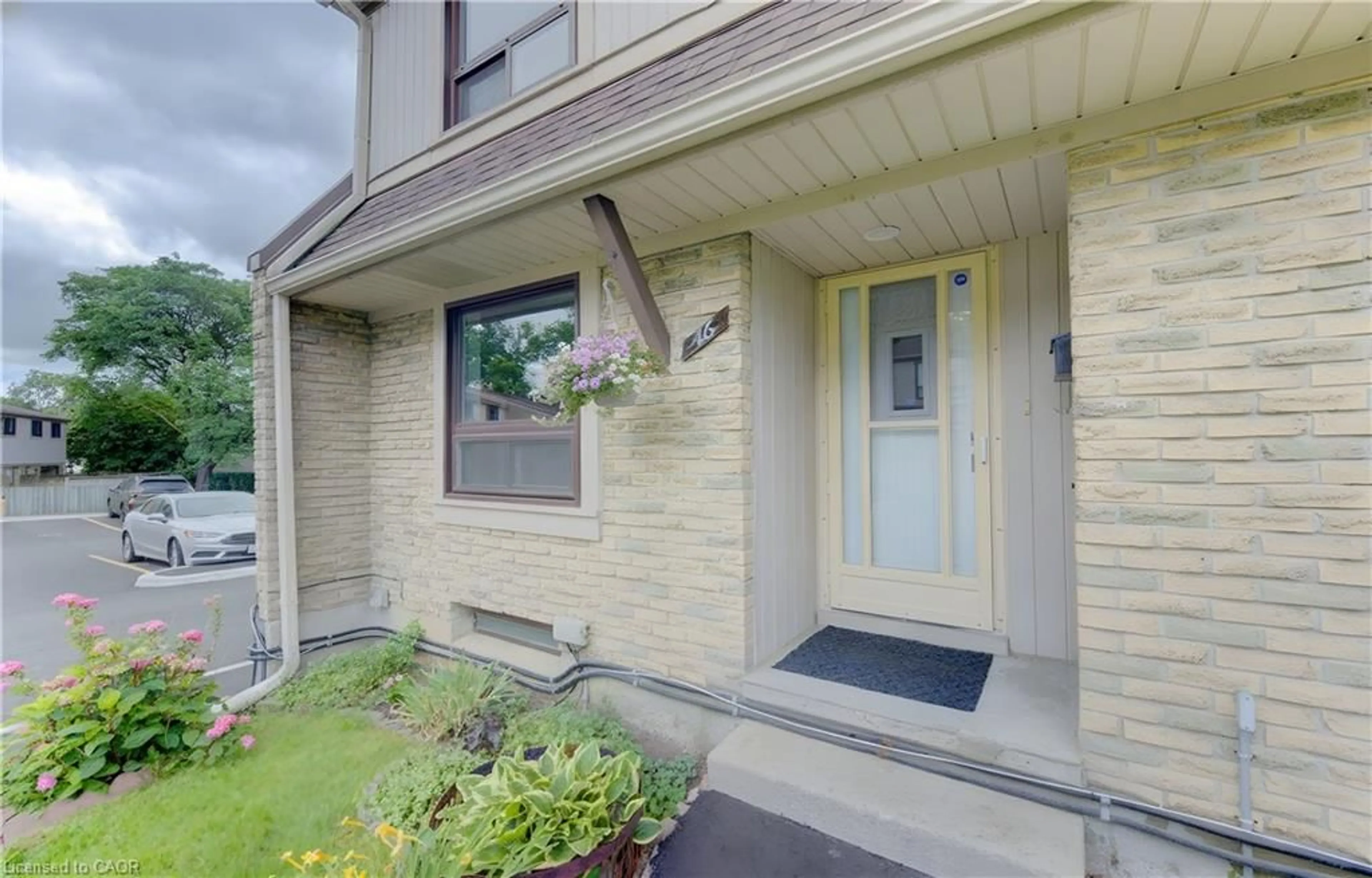 Indoor entryway for 280 Thaler Ave #46, Kitchener Ontario N2A 1R6