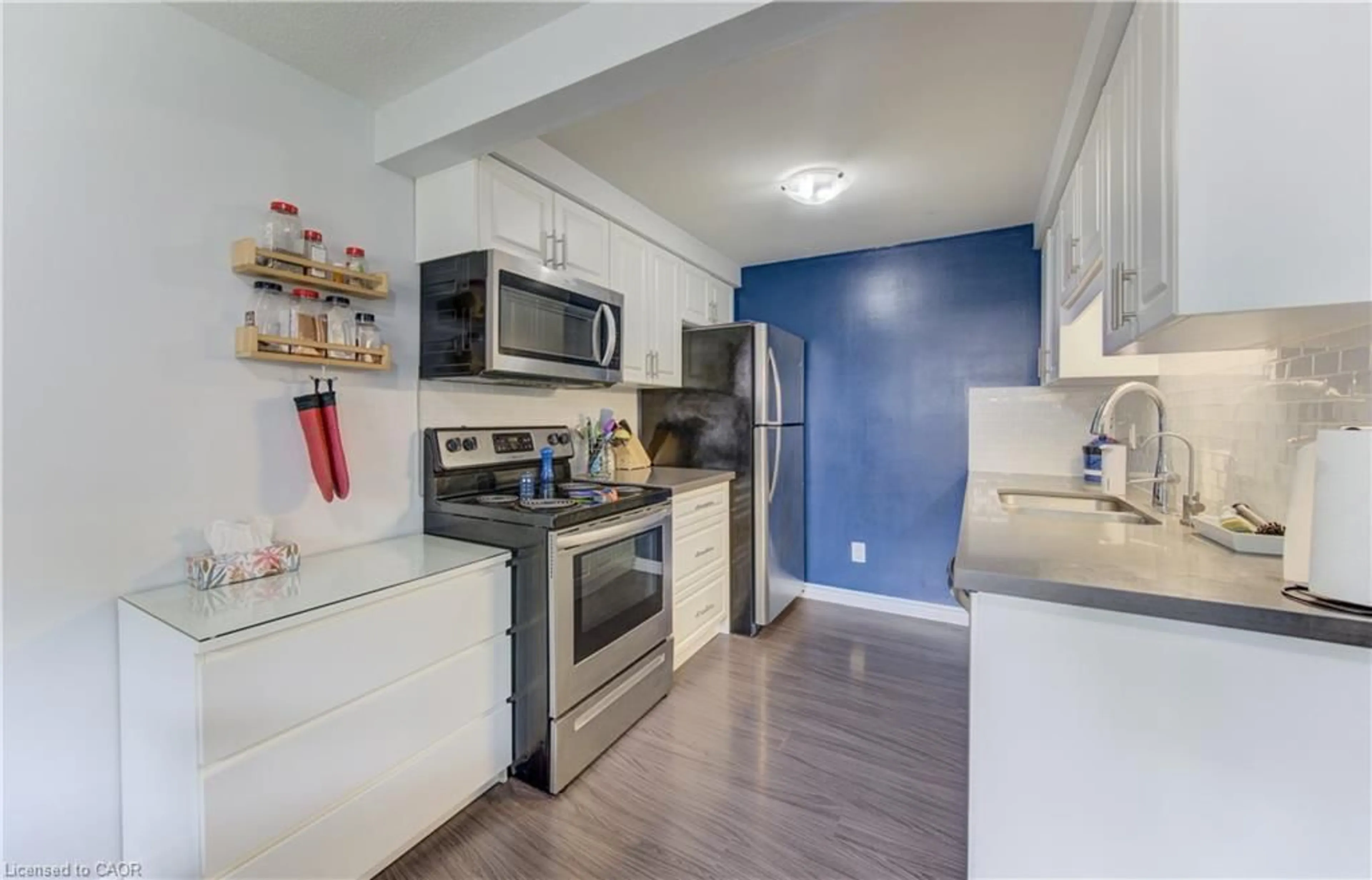 Standard kitchen, unknown for 280 Thaler Ave #46, Kitchener Ontario N2A 1R6