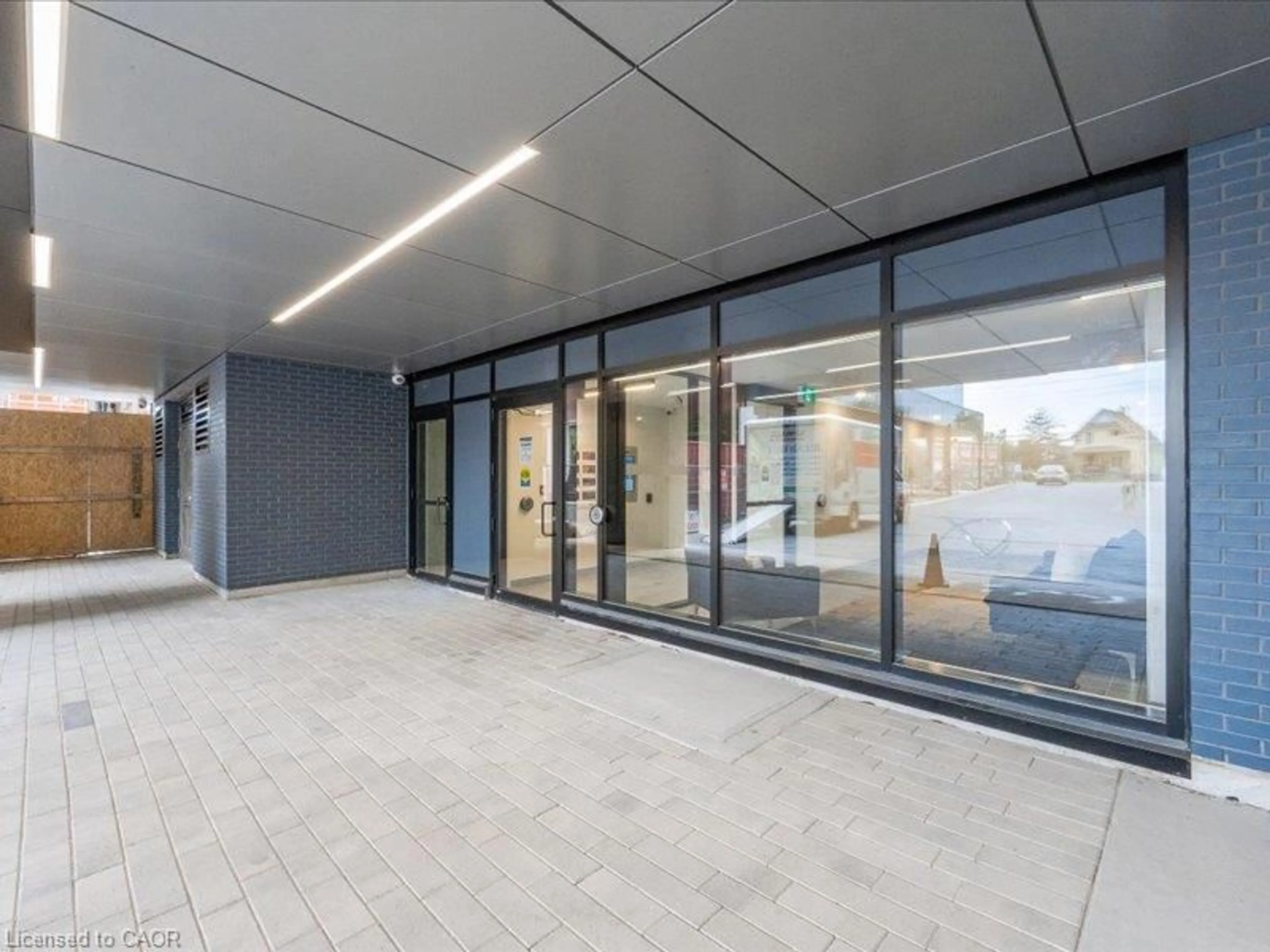Indoor foyer for 104 Garment St #606, Kitchener Ontario N2G 0C8