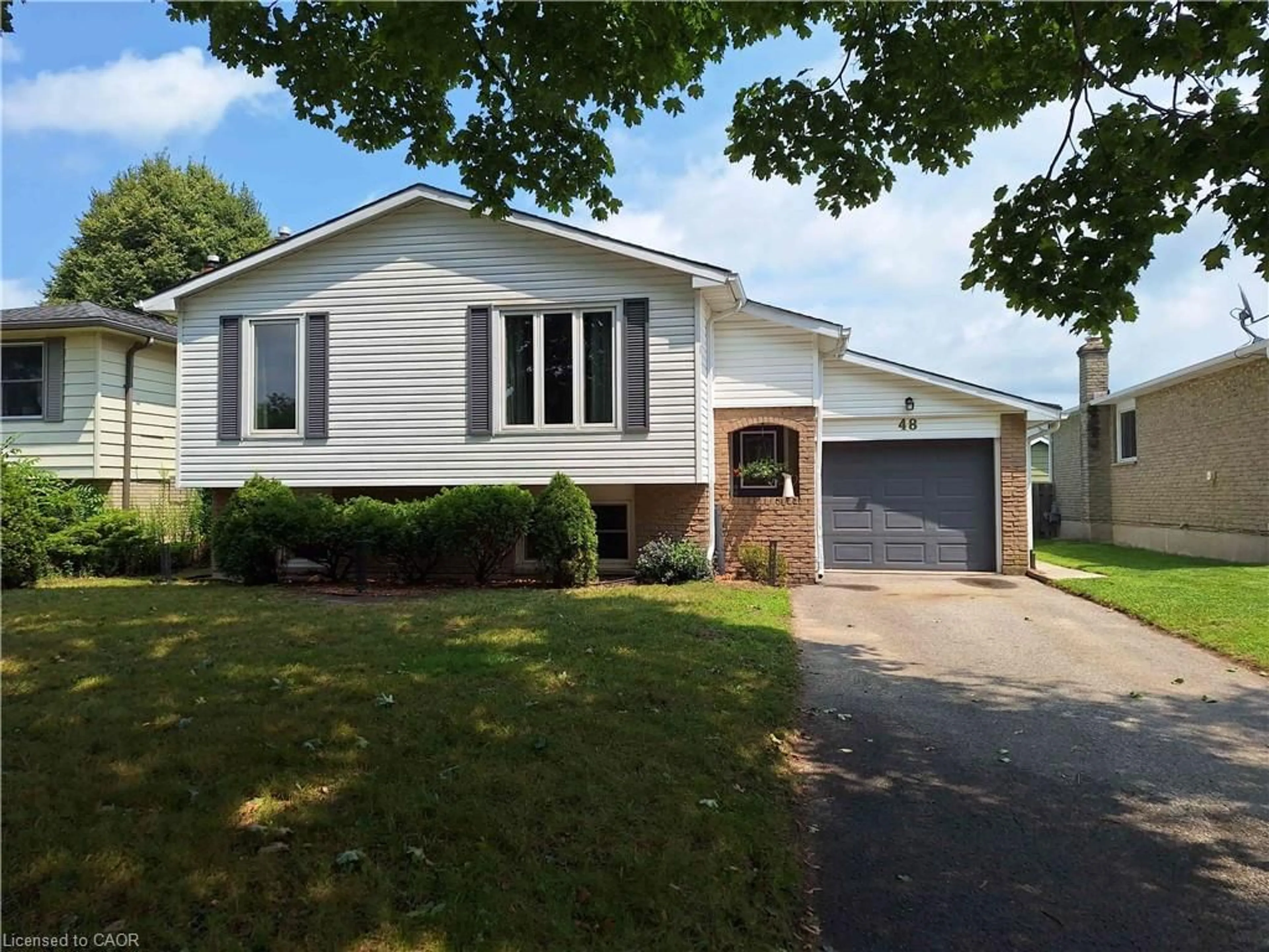 Home with vinyl exterior material, street for 48 Crestlynn Cres, Simcoe Ontario N3Y 4X3