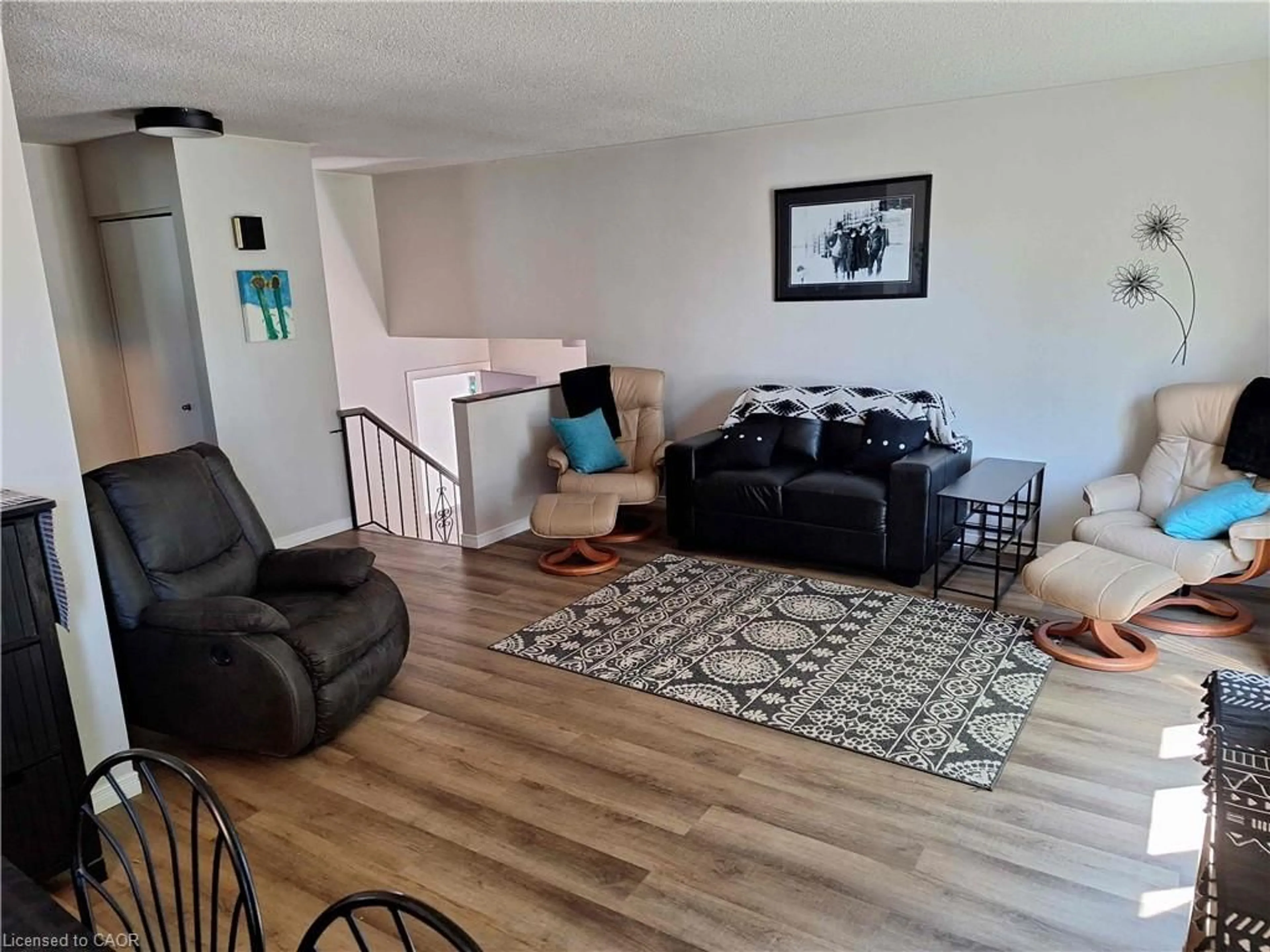 Living room with furniture, unknown for 48 Crestlynn Cres, Simcoe Ontario N3Y 4X3