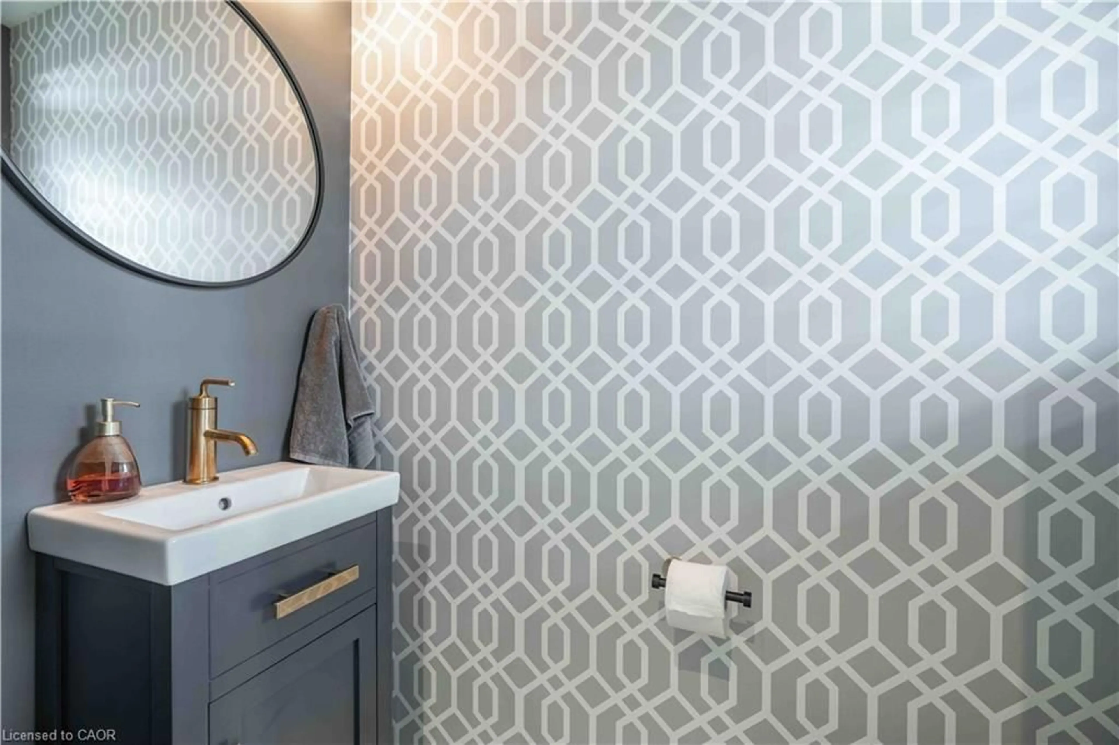 Contemporary bathroom, ceramic/tile floor for 4005 Crown St, Beamsville Ontario L3J 0S8