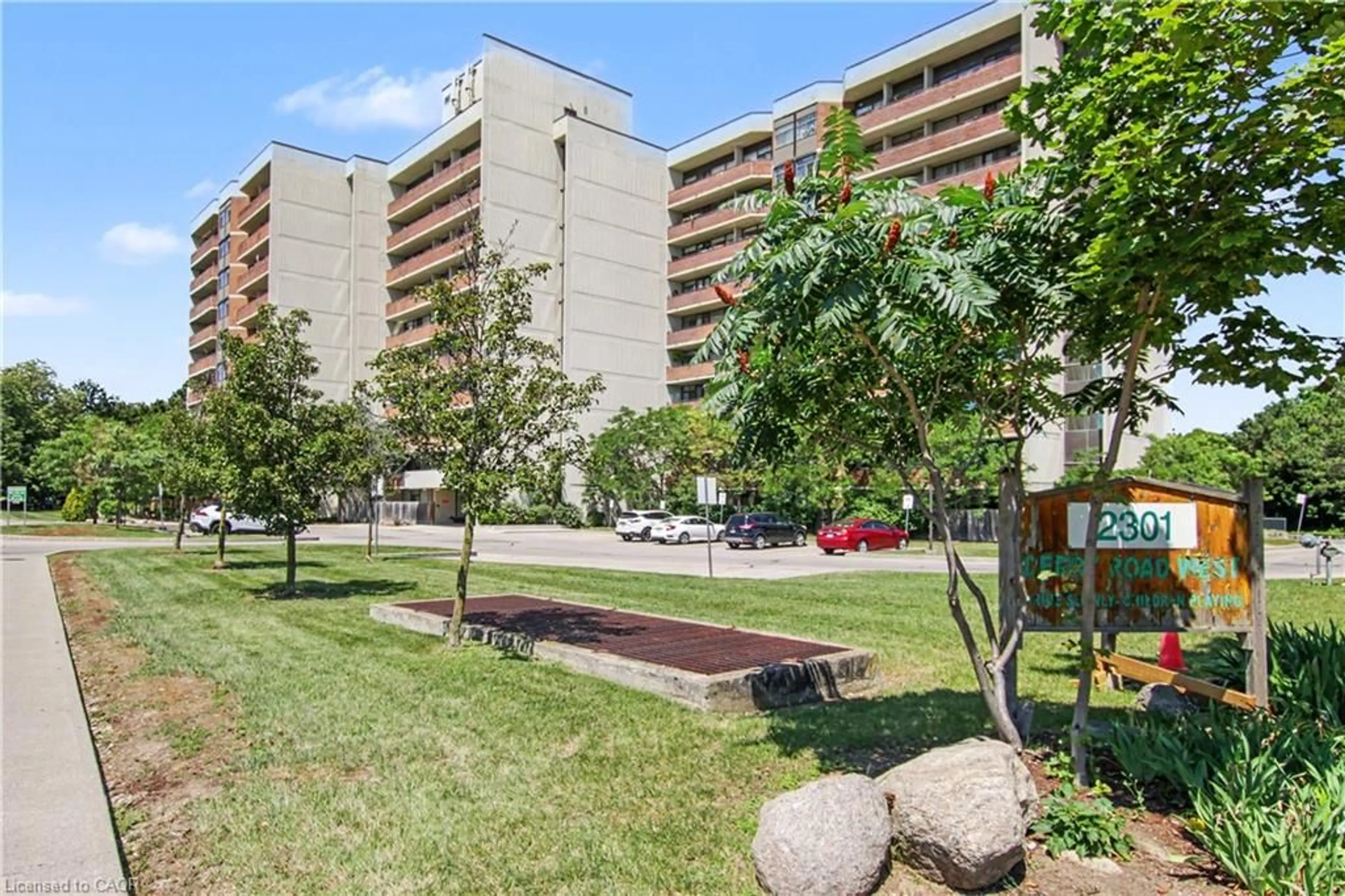 Patio, street for 2301 Derry Rd #510, Mississauga Ontario L5N 2R4