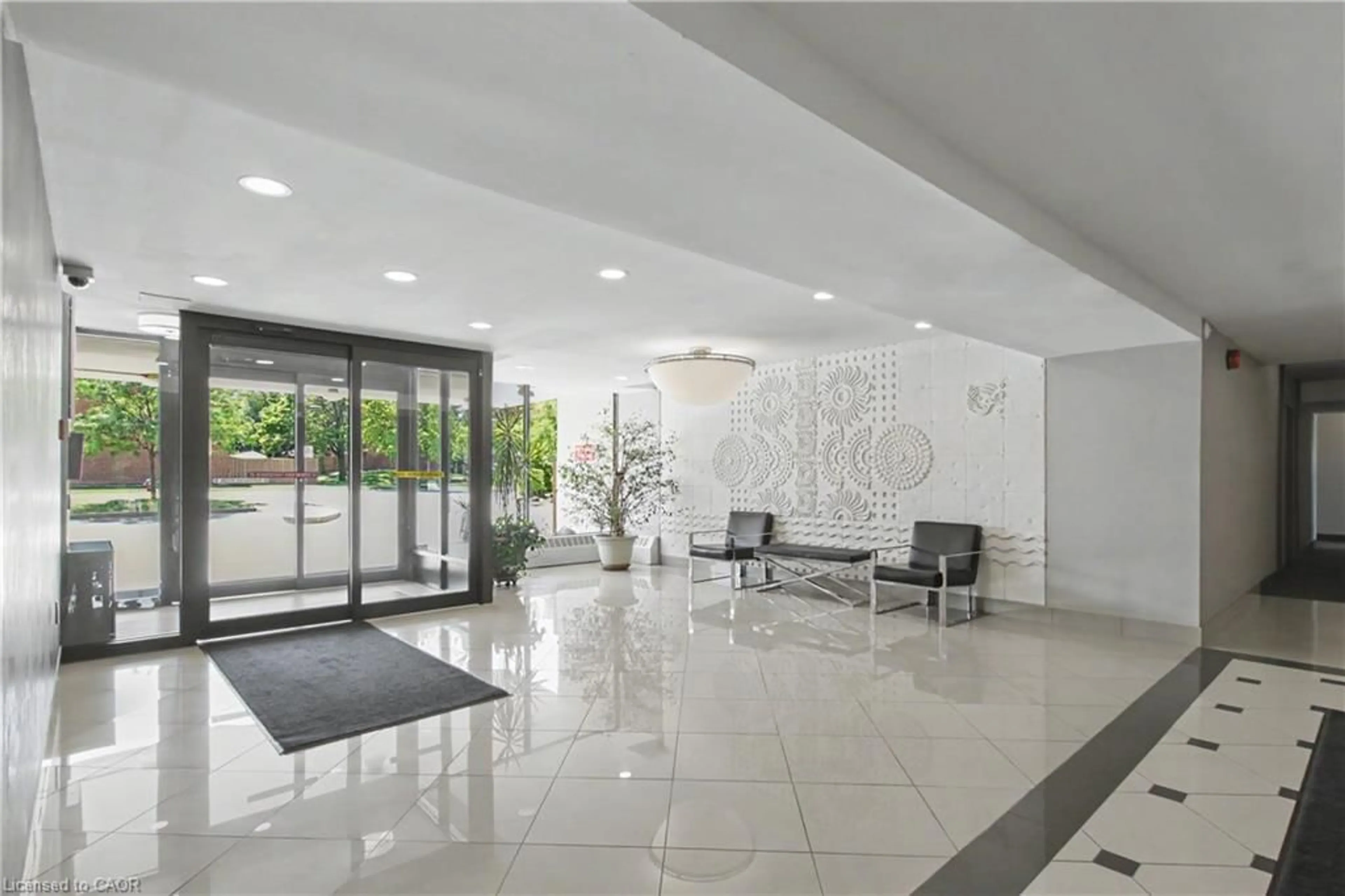 Lobby for 2301 Derry Rd #510, Mississauga Ontario L5N 2R4