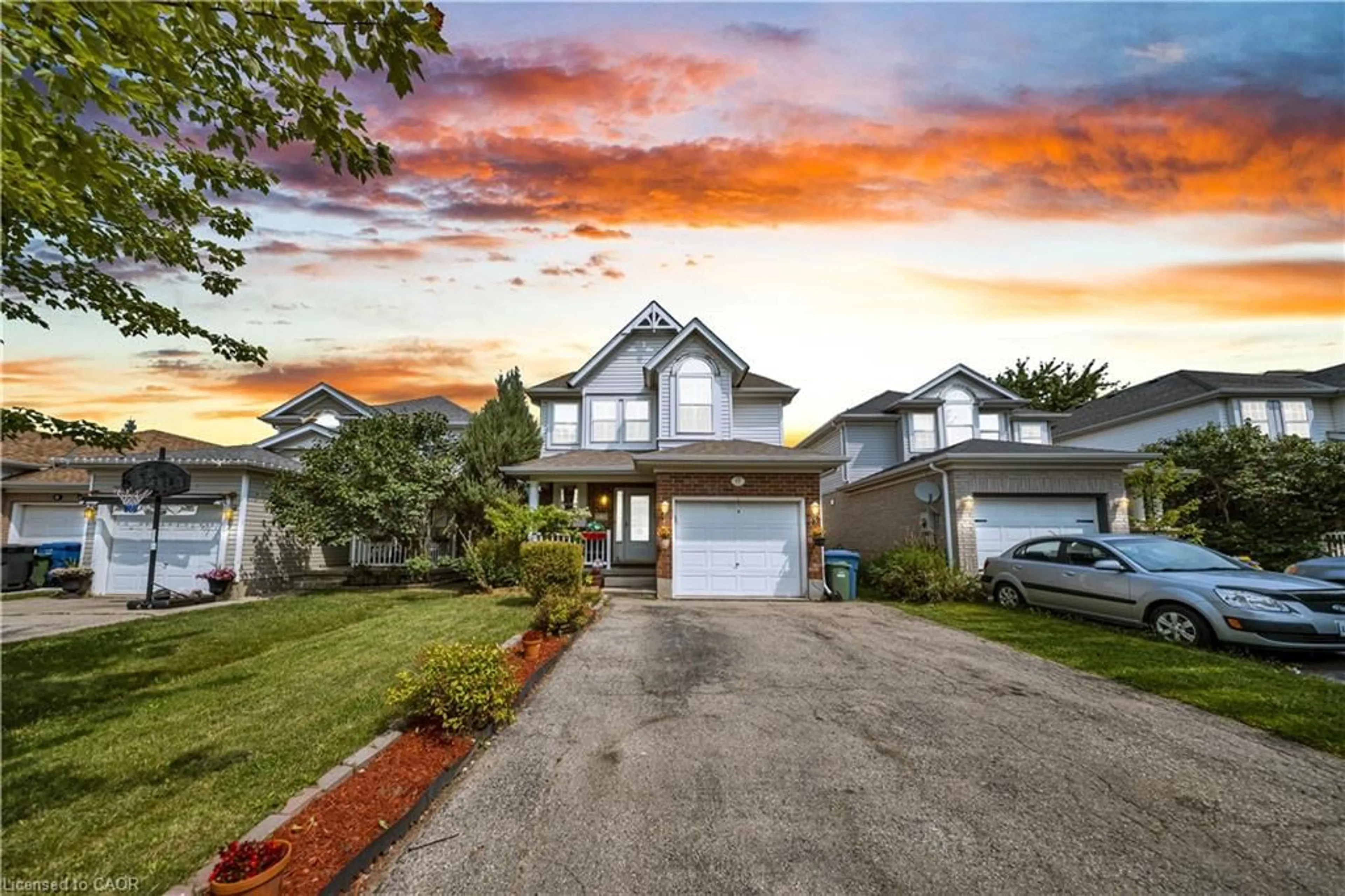 Home with vinyl exterior material, street for 17 Buckthorn Cres, Guelph Ontario N1E 7C3