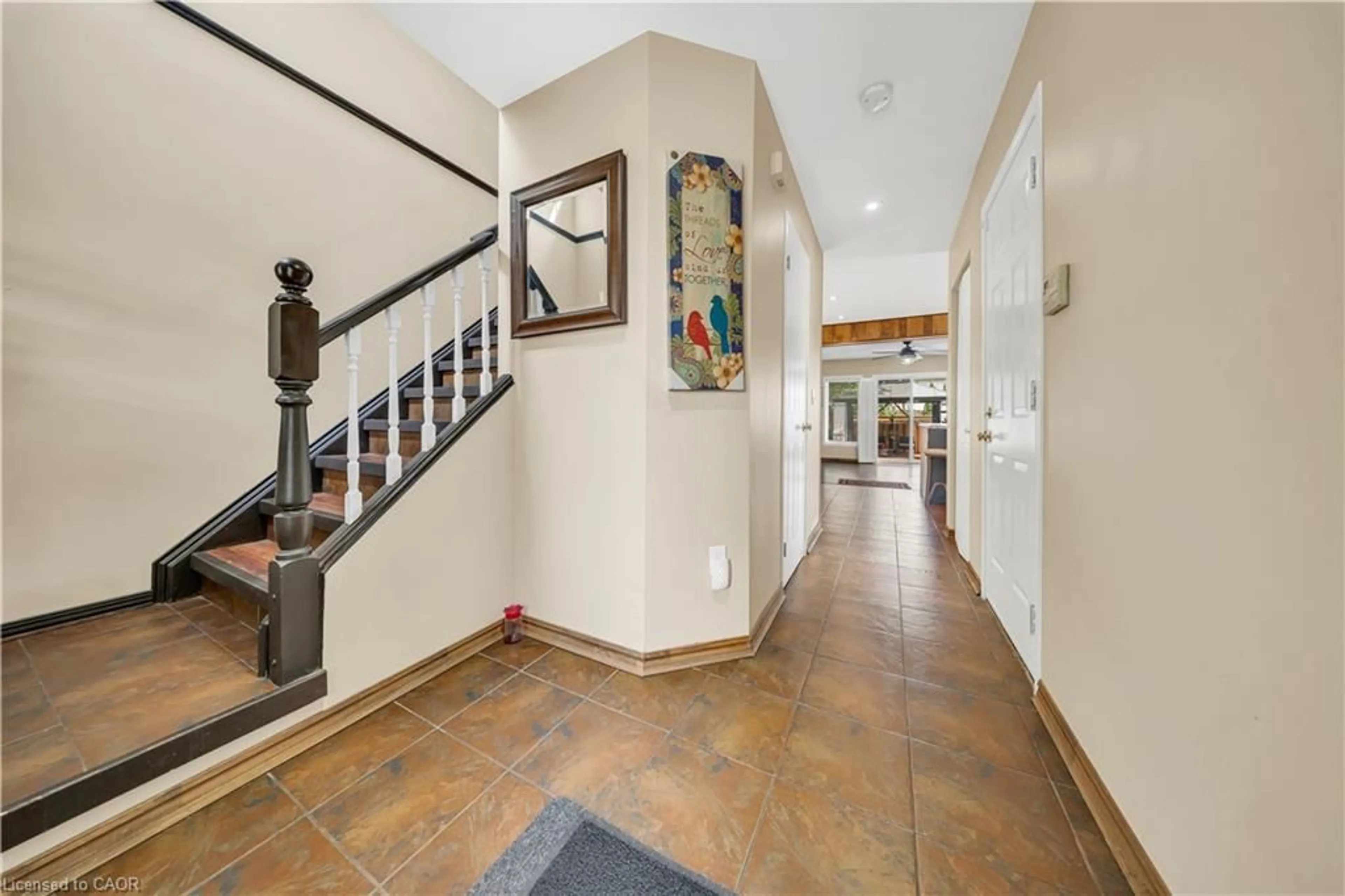 Indoor foyer for 17 Buckthorn Cres, Guelph Ontario N1E 7C3