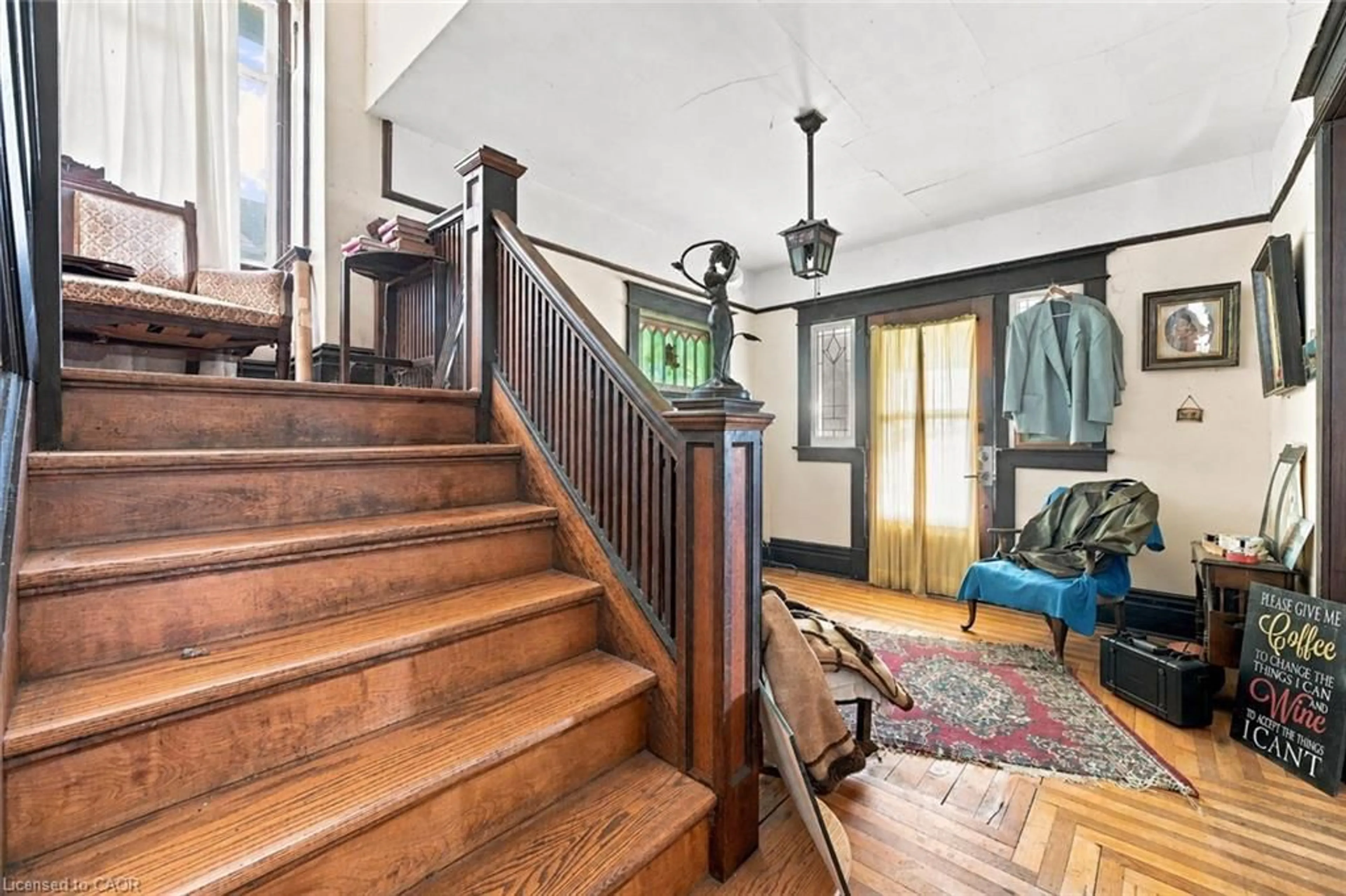 Indoor foyer for 116 Caithness St, Caledonia Ontario N3W 1C2