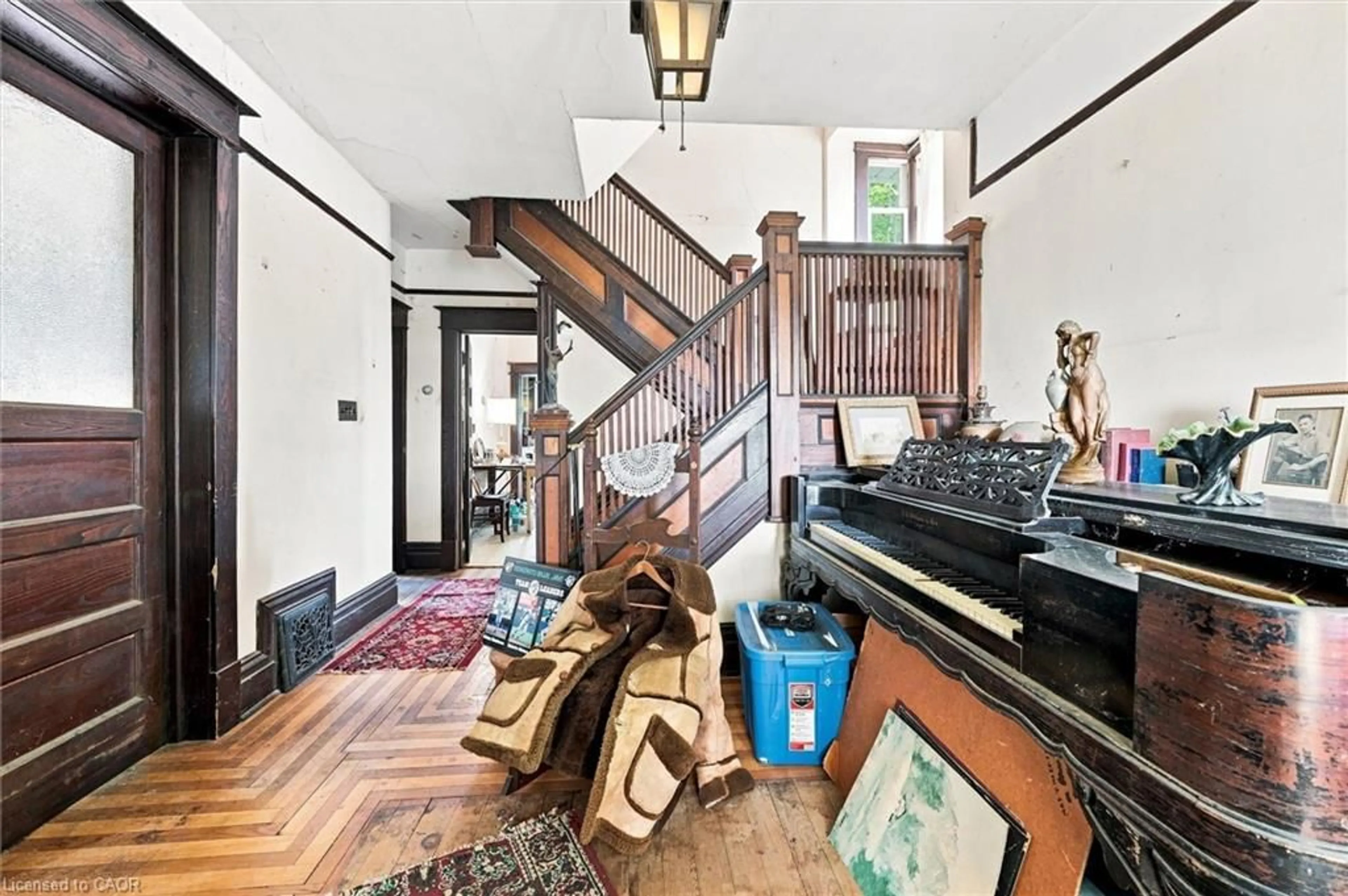 Indoor foyer for 116 Caithness St, Caledonia Ontario N3W 1C2