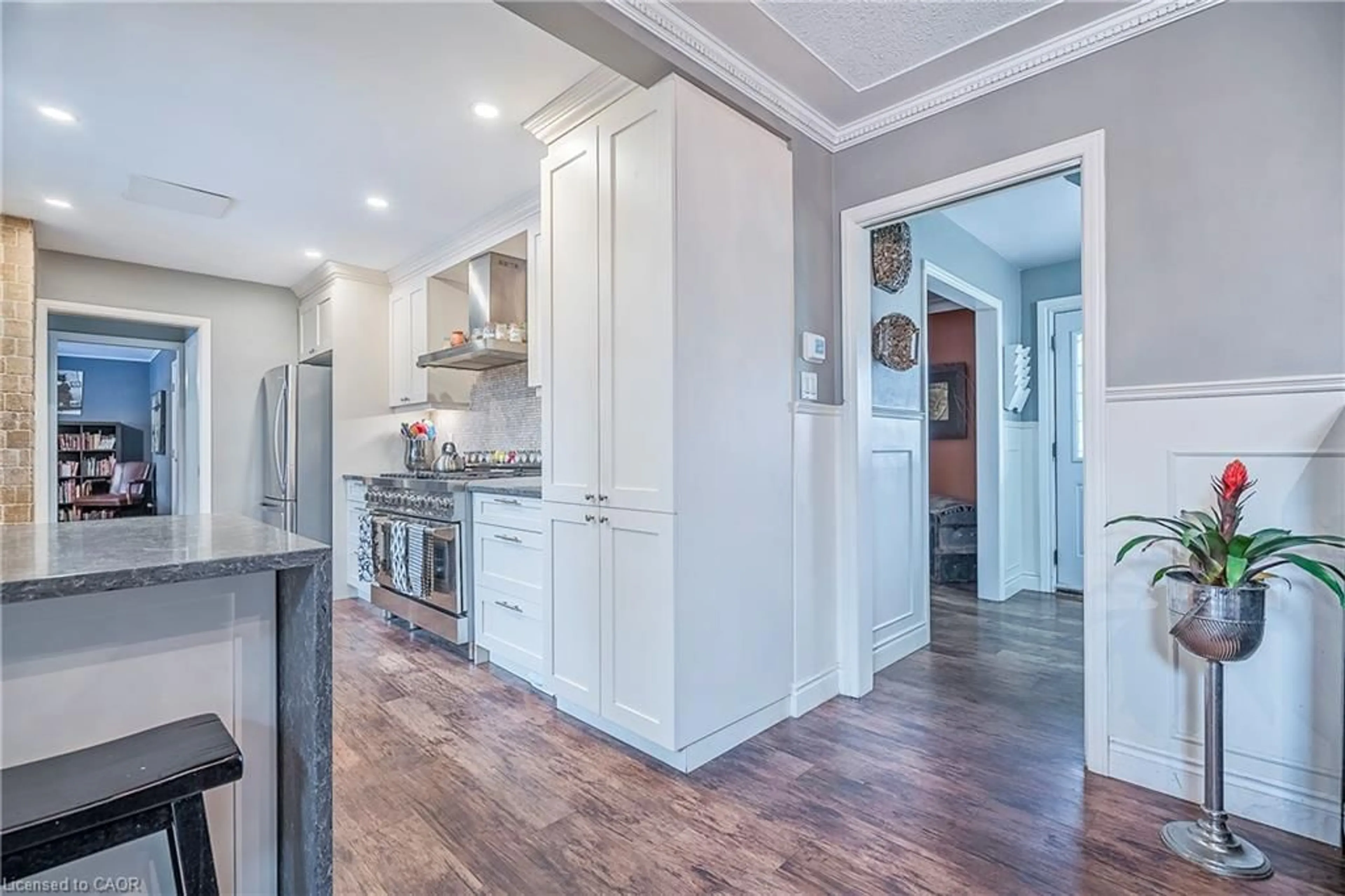 Open concept kitchen, unknown for 115 Southwood Dr, Cambridge Ontario N1S 3S3