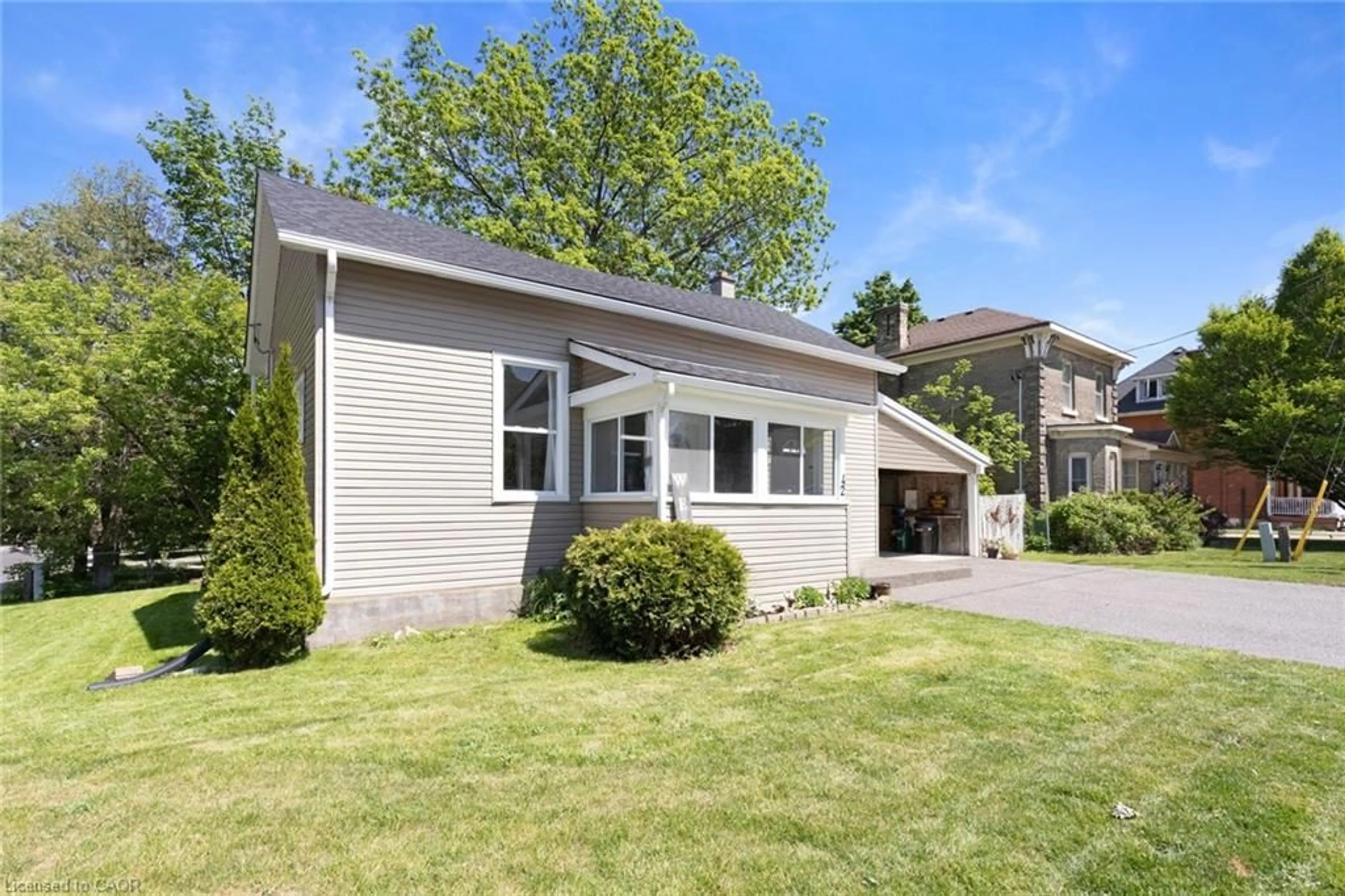 Home with vinyl exterior material, street for 42 Beale St, Woodstock Ontario N4S 6W9