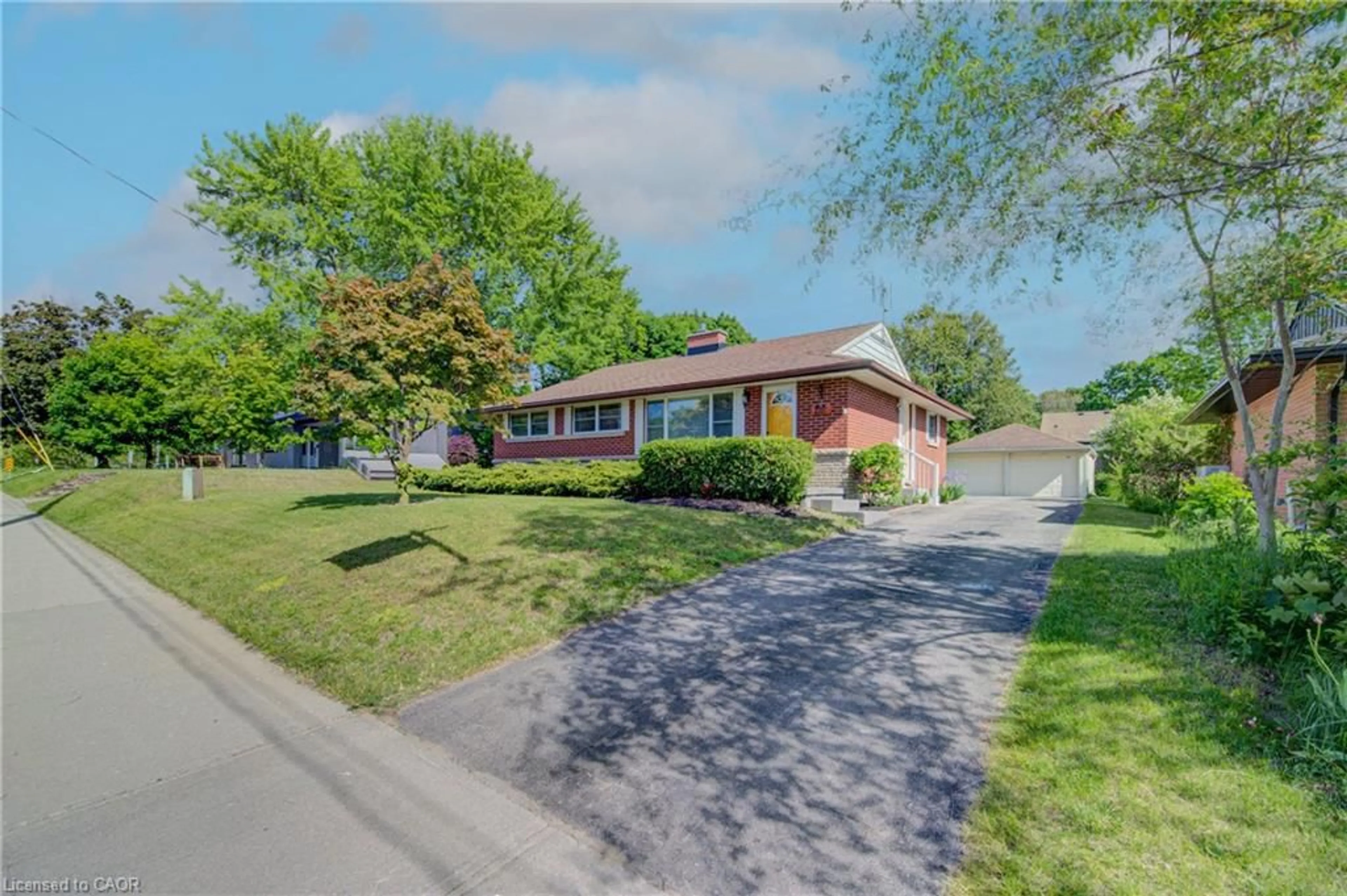 Unknown for 251 Union St, Waterloo Ontario N2J 1E3