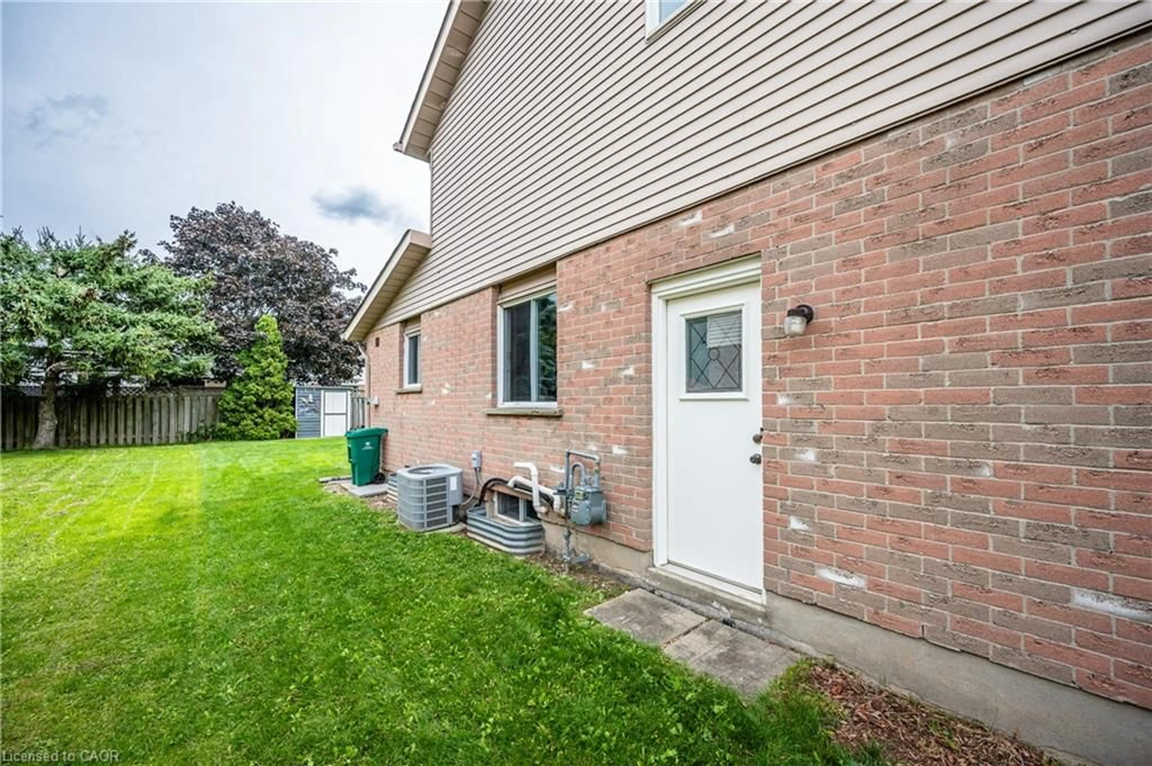 Patio, street for 601 Pinerow Cres #A, Waterloo Ontario N2T 2K6