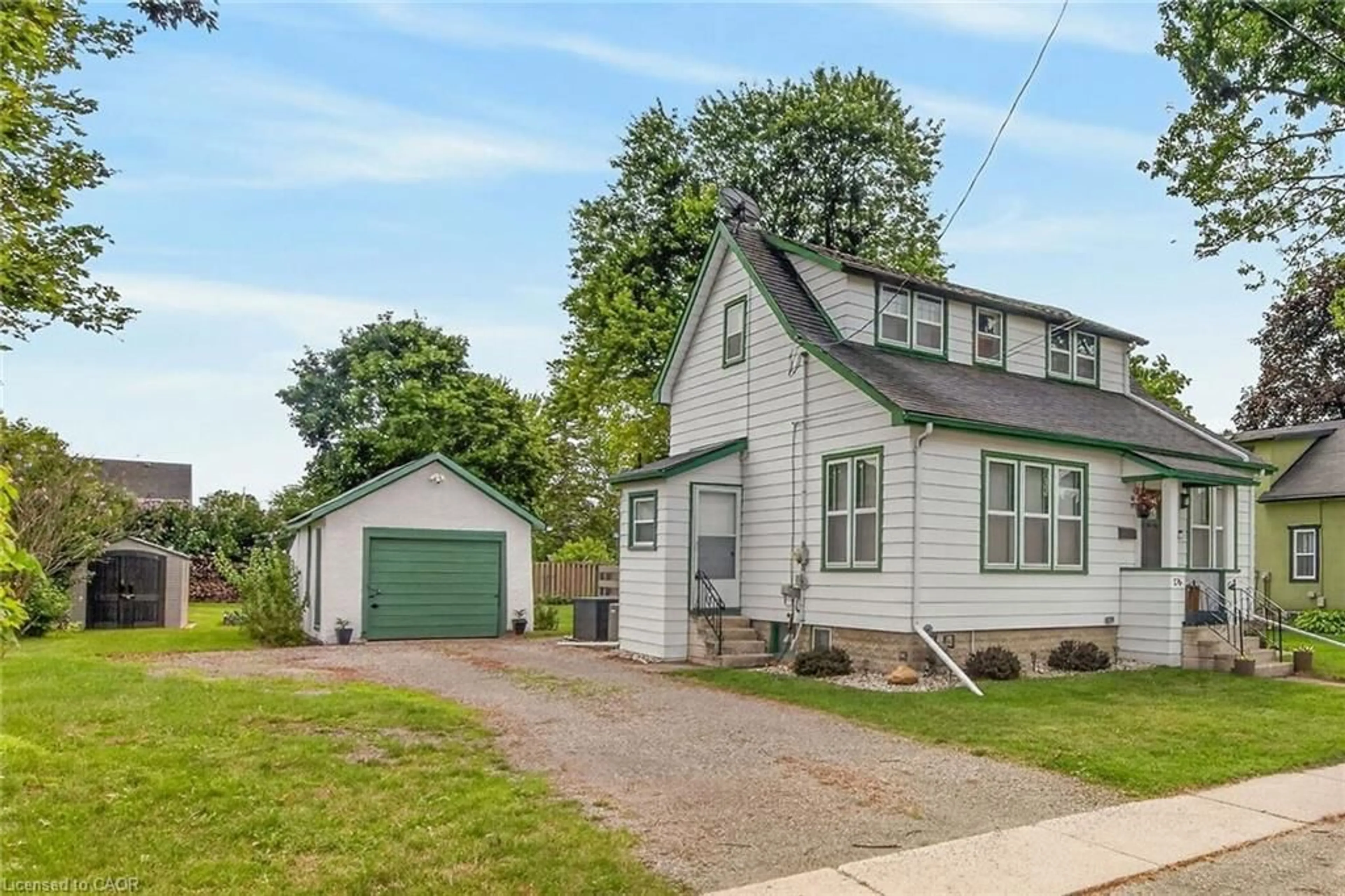 Home with vinyl exterior material, street for 176 Cross St, Dunnville Ontario N1A 1B8