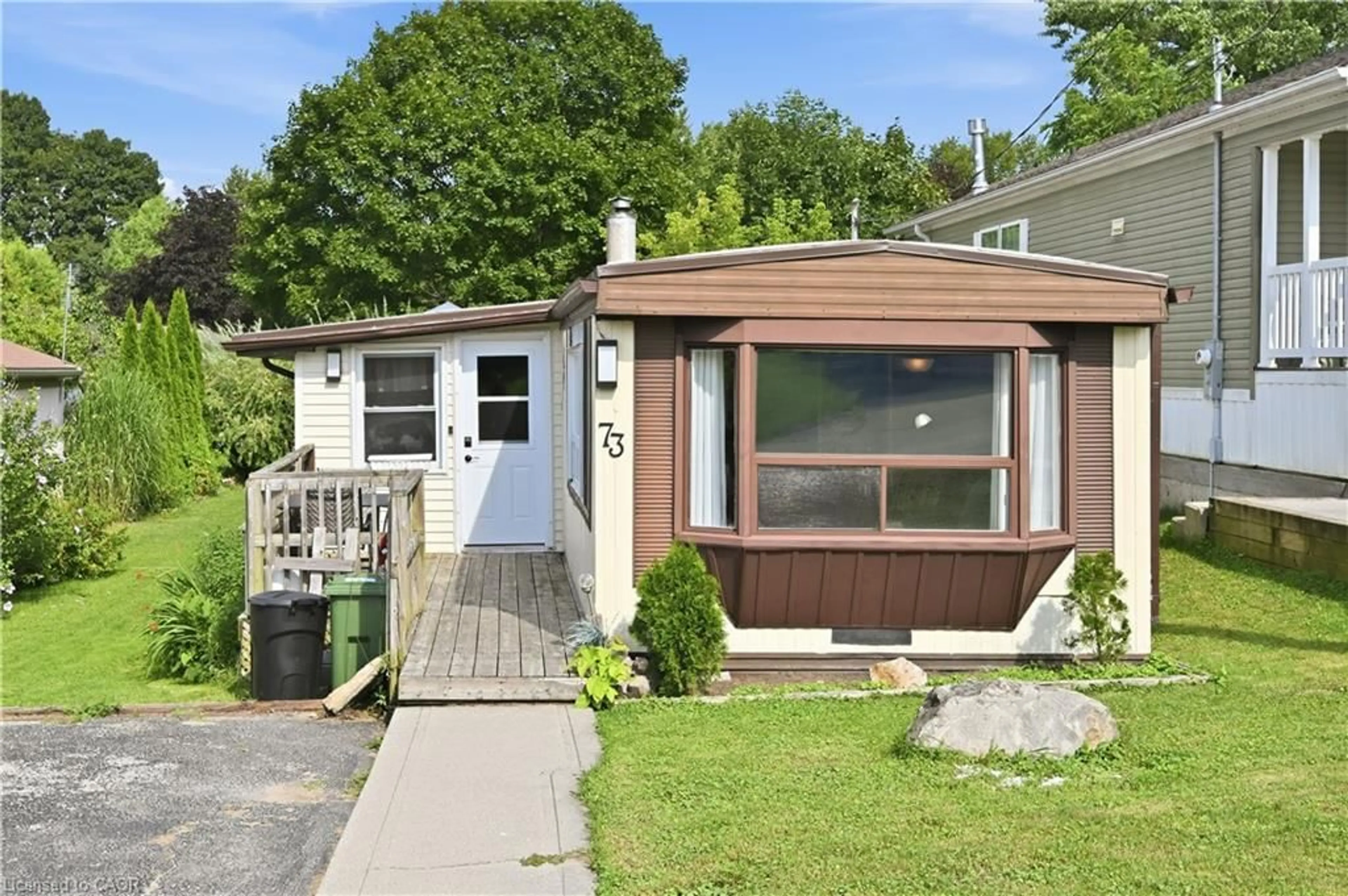 Home with vinyl exterior material, street for 73 Park Lane, Flamborough Ontario N0B 2J0