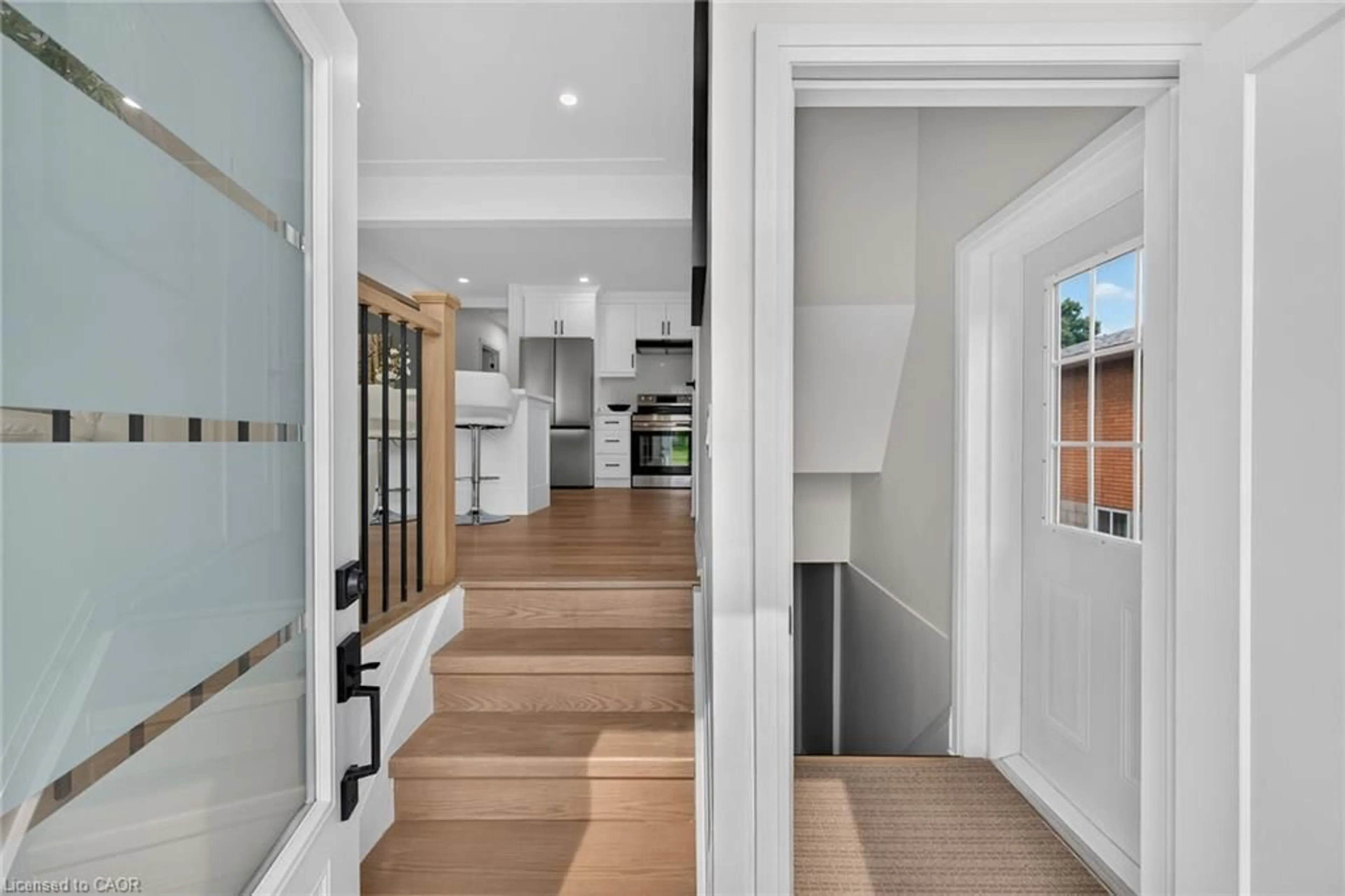 Indoor entryway for 40 Purdy Cres, Hamilton Ontario L9A 3B3