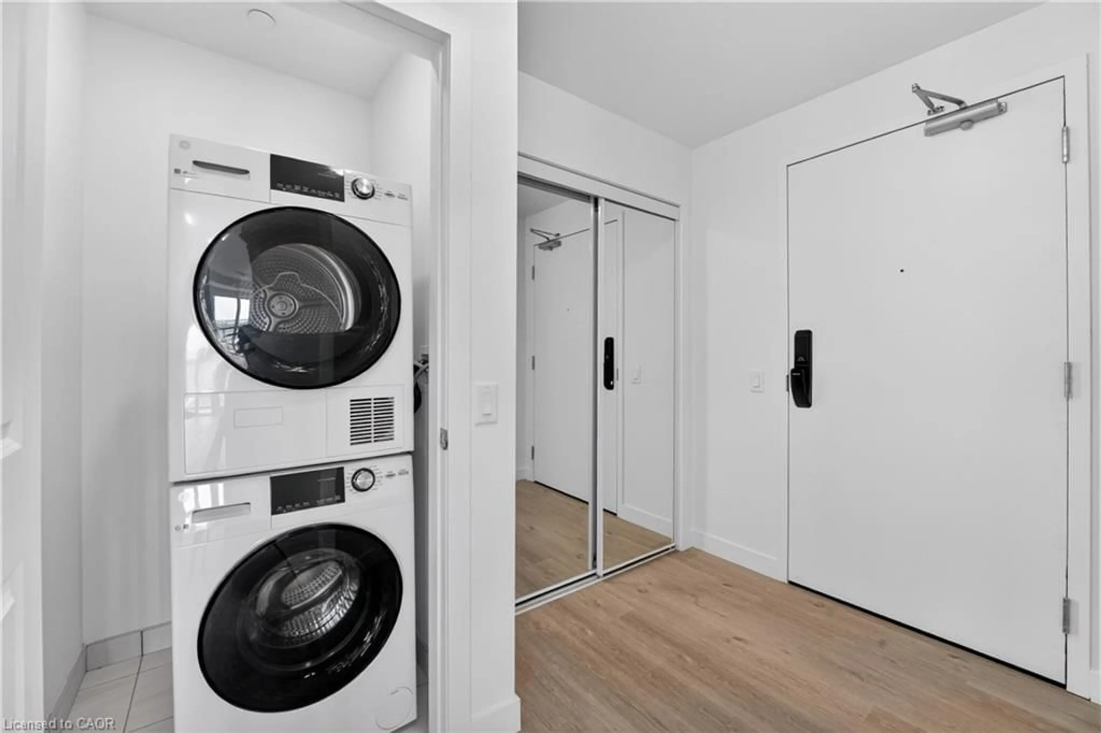 Laundry room for 461 Green Rd #718, Stoney Creek Ontario L8E 0L5