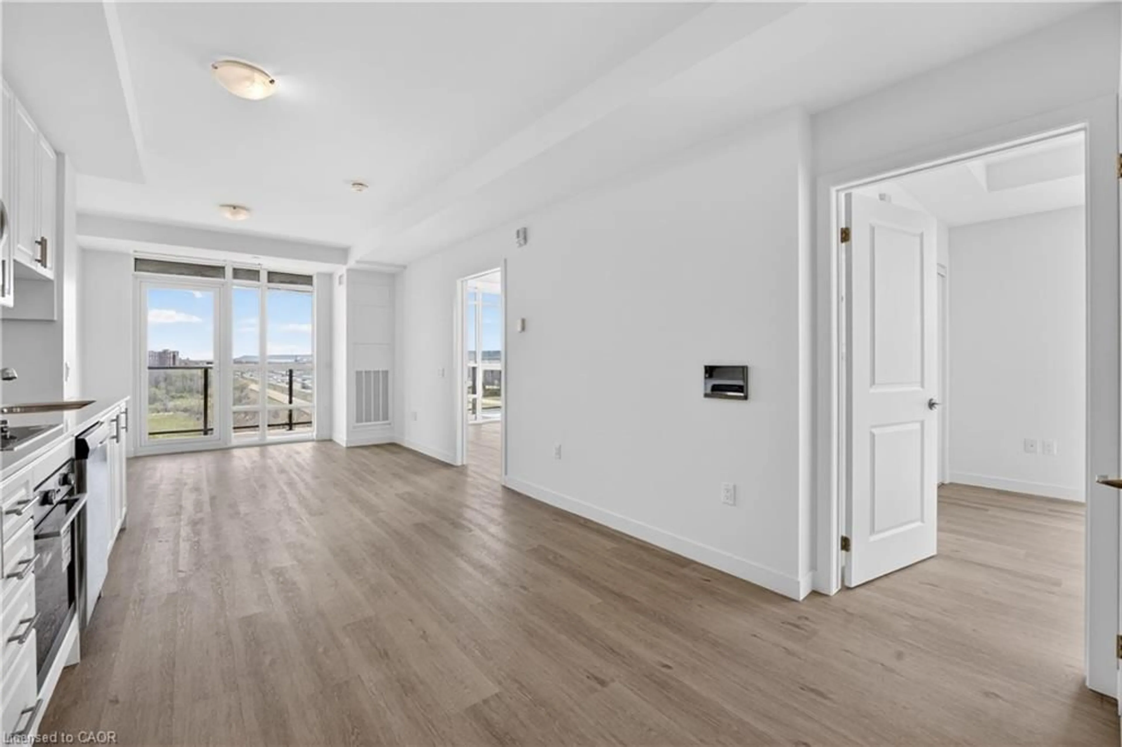 A pic of a room for 461 Green Rd #718, Stoney Creek Ontario L8E 0L5