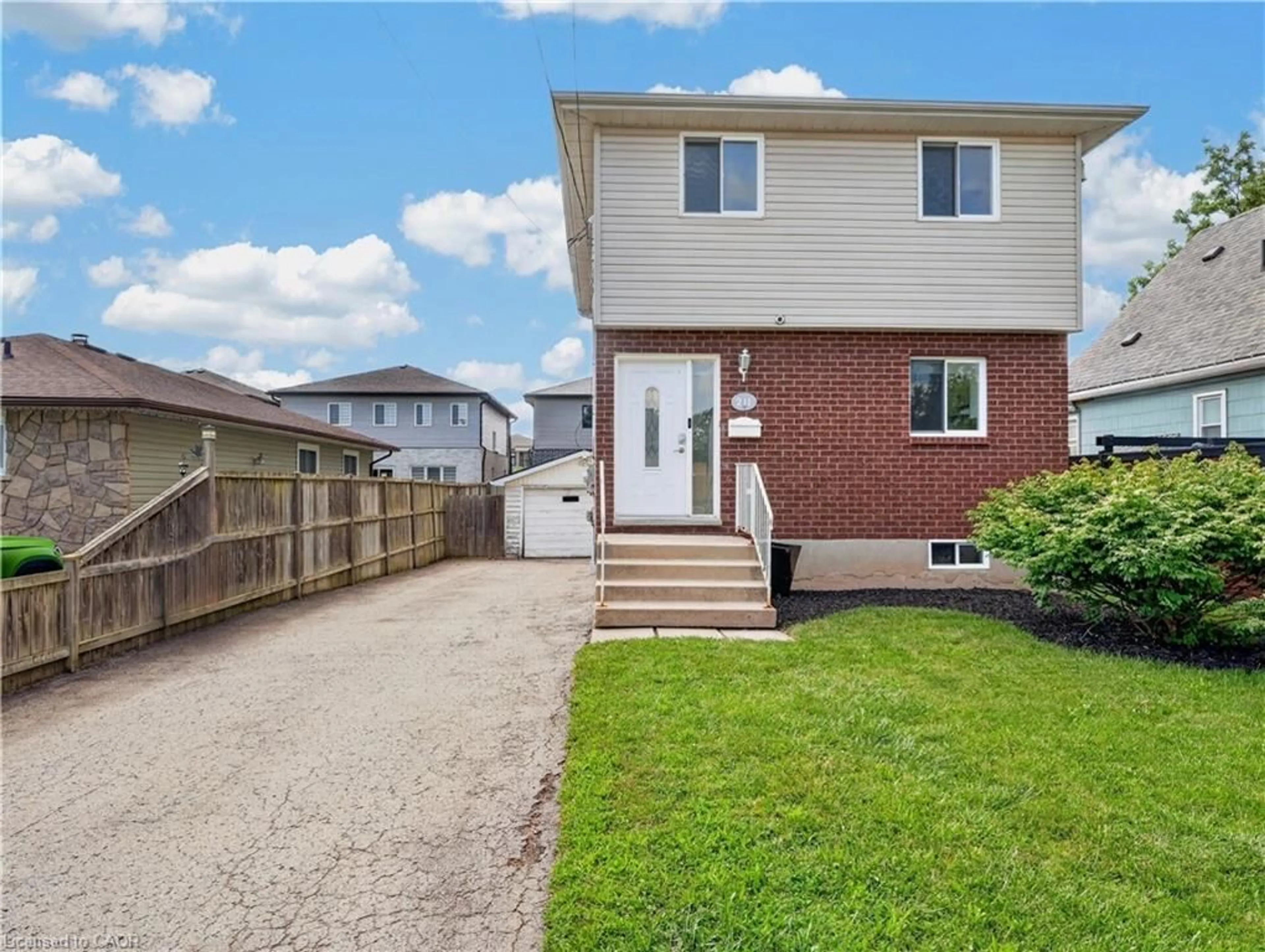Unknown for 211 Morton St, Thorold Ontario L2V 1C8