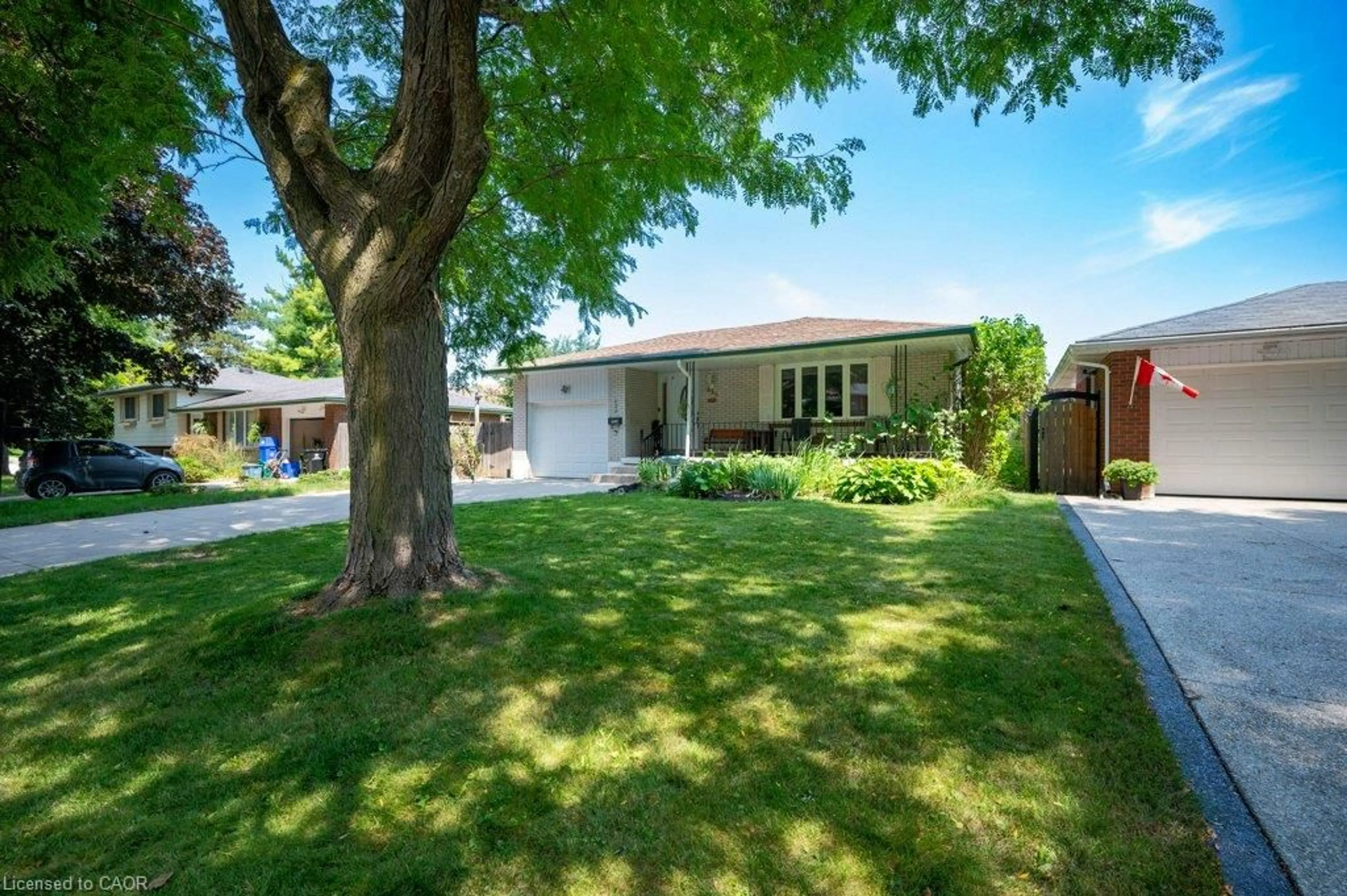 A pic from outside/outdoor area/front of a property/back of a property/a pic from drone, street for 634 Cedargrove Pl, Waterloo Ontario N2L 4Y9