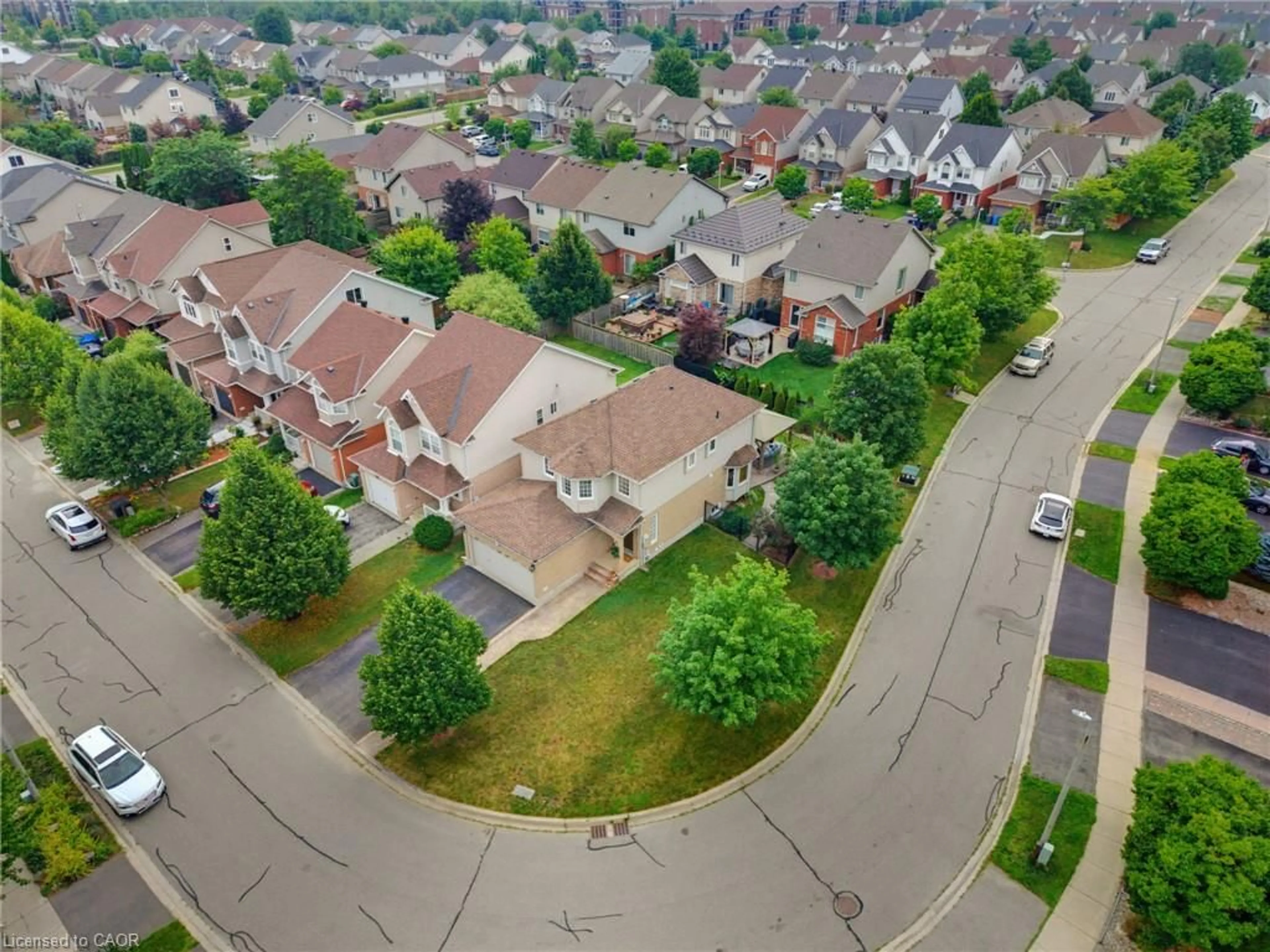 A pic from outside/outdoor area/front of a property/back of a property/a pic from drone, street for 59 Lynch Cir, Guelph Ontario N1L 1R9