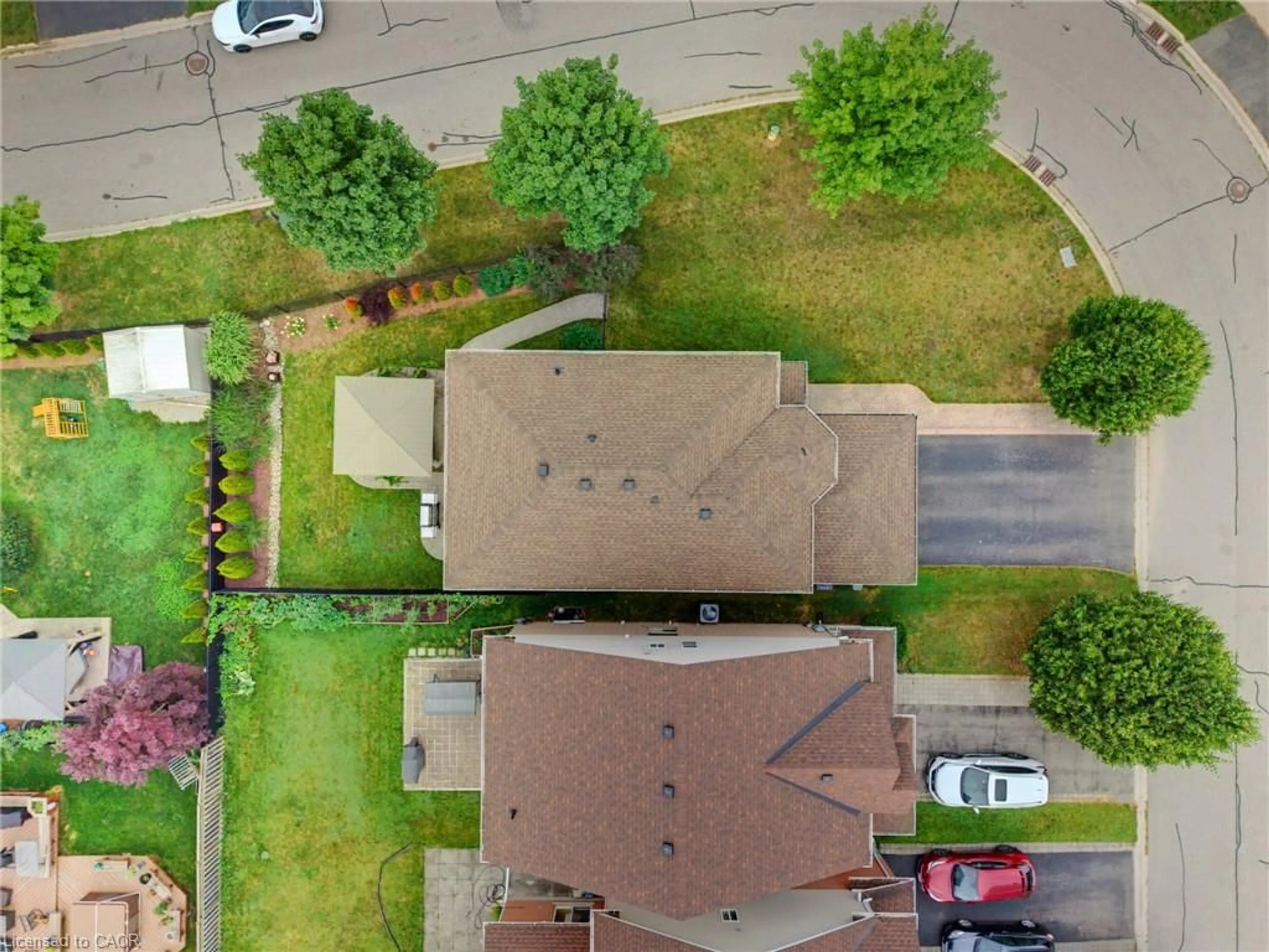 A pic from outside/outdoor area/front of a property/back of a property/a pic from drone, street for 59 Lynch Cir, Guelph Ontario N1L 1R9