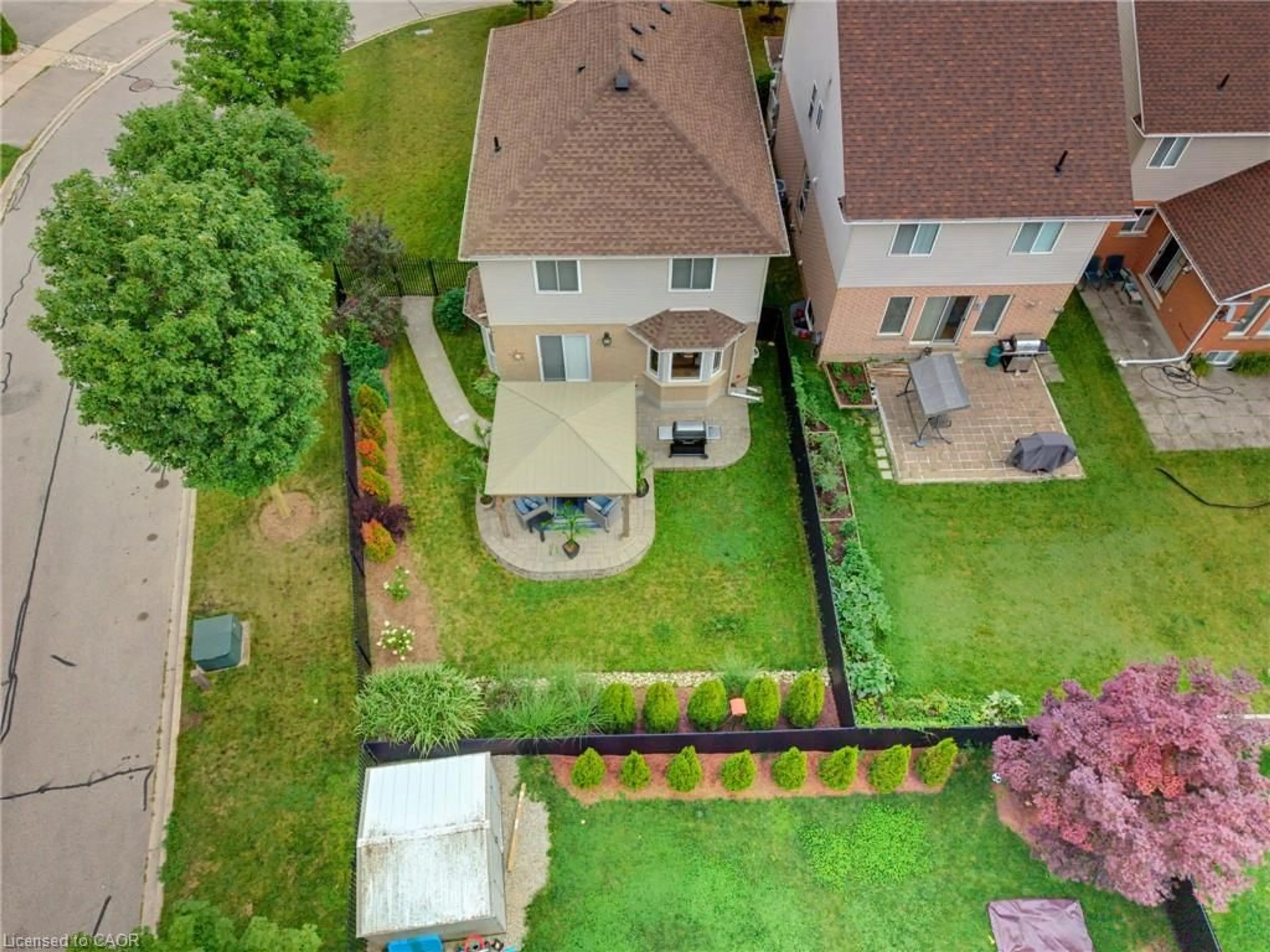 A pic from outside/outdoor area/front of a property/back of a property/a pic from drone, unknown for 59 Lynch Cir, Guelph Ontario N1L 1R9