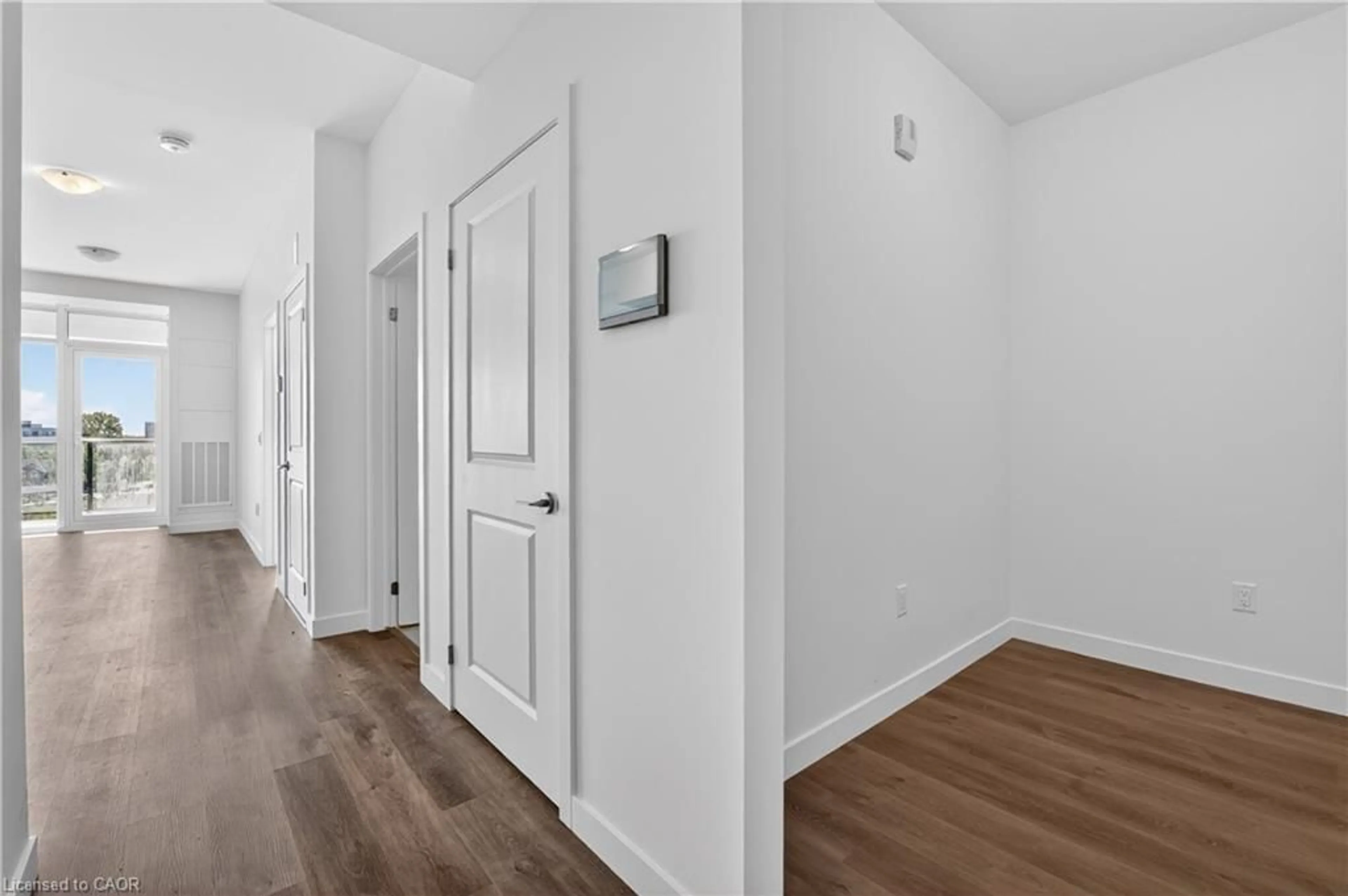 Indoor entryway for 461 Green Rd #606, Stoney Creek Ontario L8E 0L5