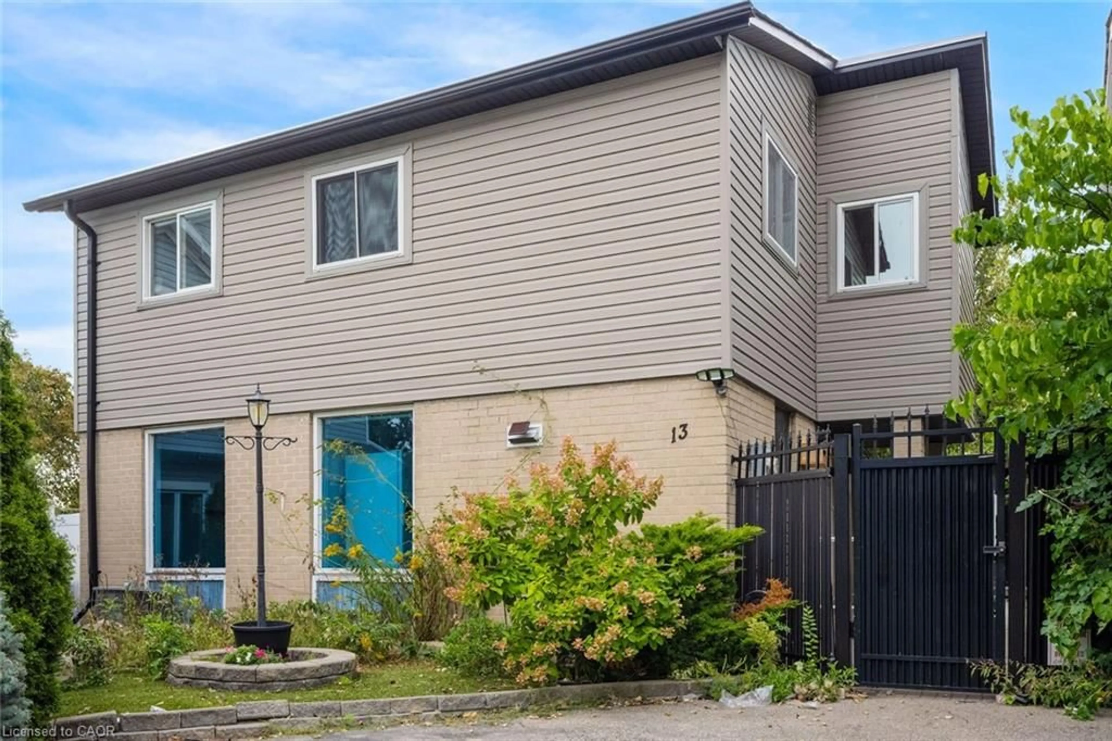 A pic from outside/outdoor area/front of a property/back of a property/a pic from drone, street for 13 Holmstead Crt, Brampton Ontario L6S 1R9