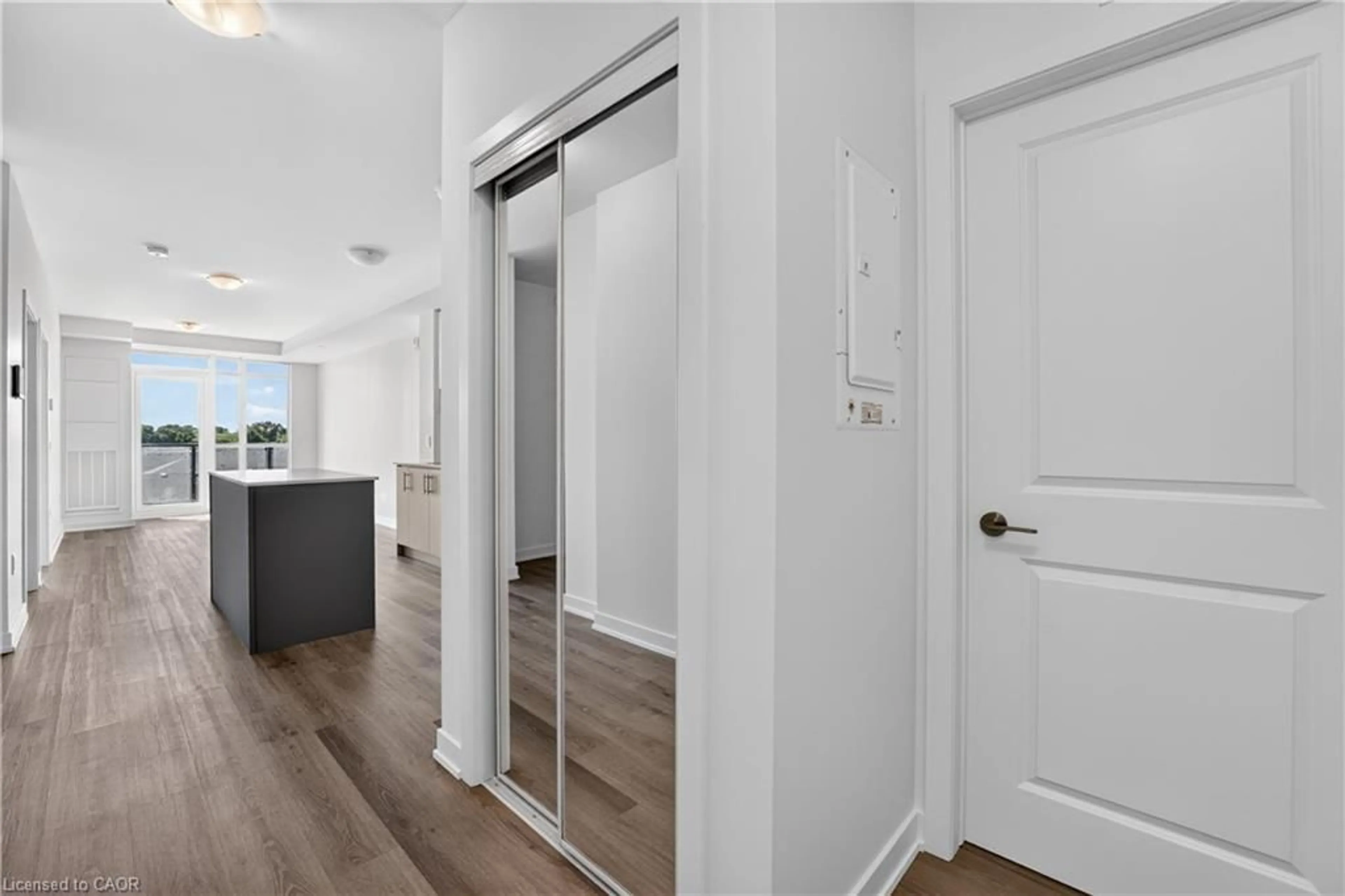 Indoor entryway for 461 Green Rd #427, Stoney Creek Ontario L8E 0L5