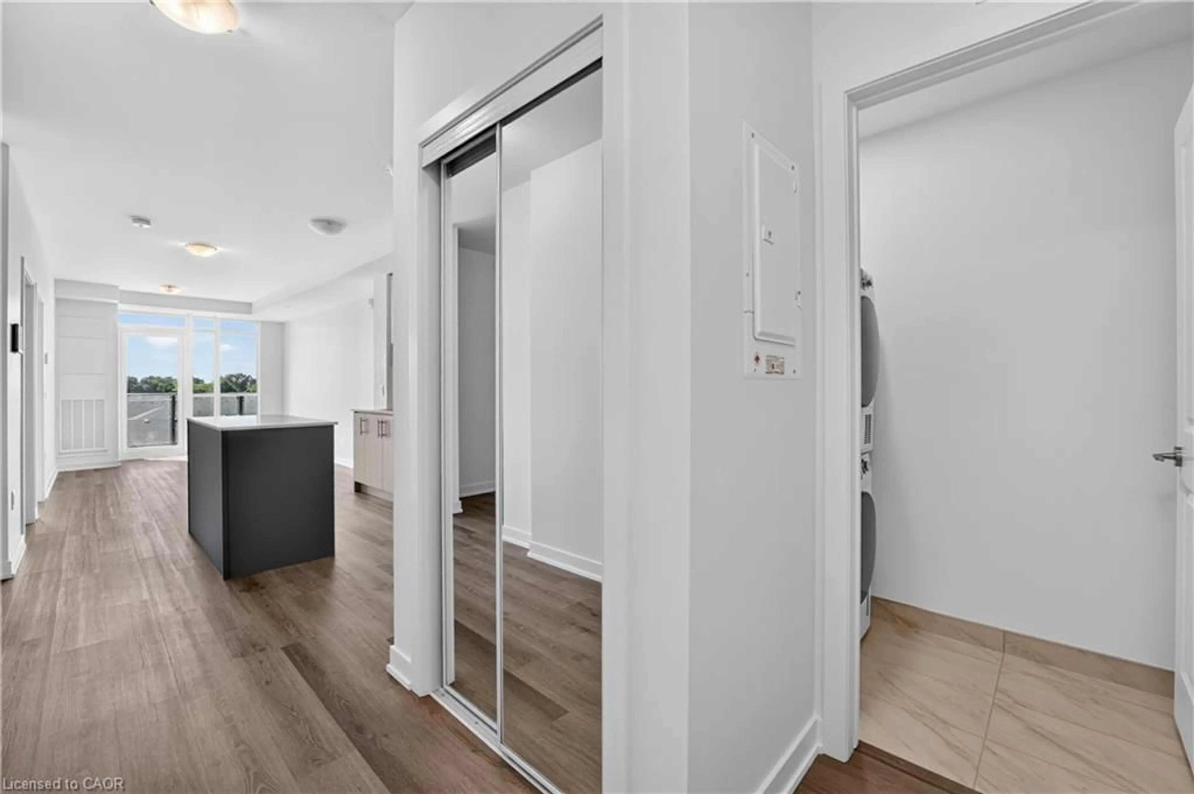 Indoor entryway for 461 Green Rd #427, Stoney Creek Ontario L8E 0L5