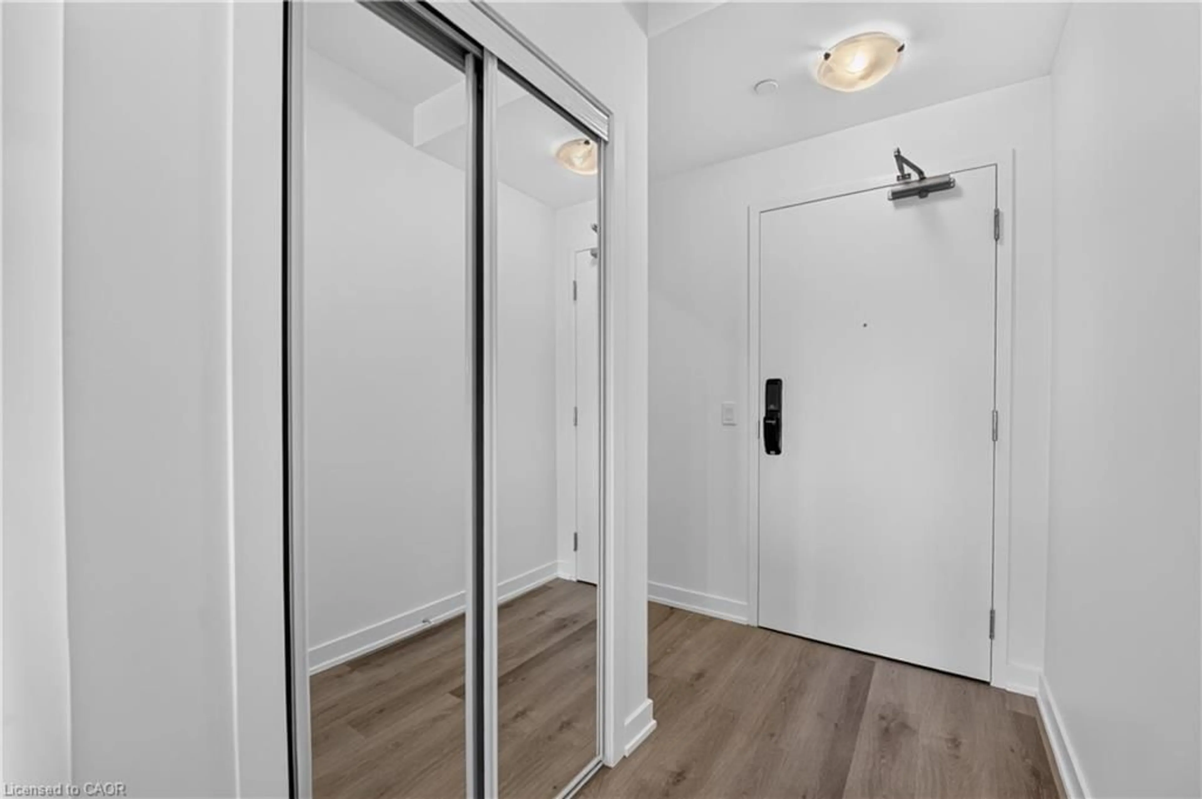 Indoor entryway for 461 Green Rd #427, Stoney Creek Ontario L8E 0L5