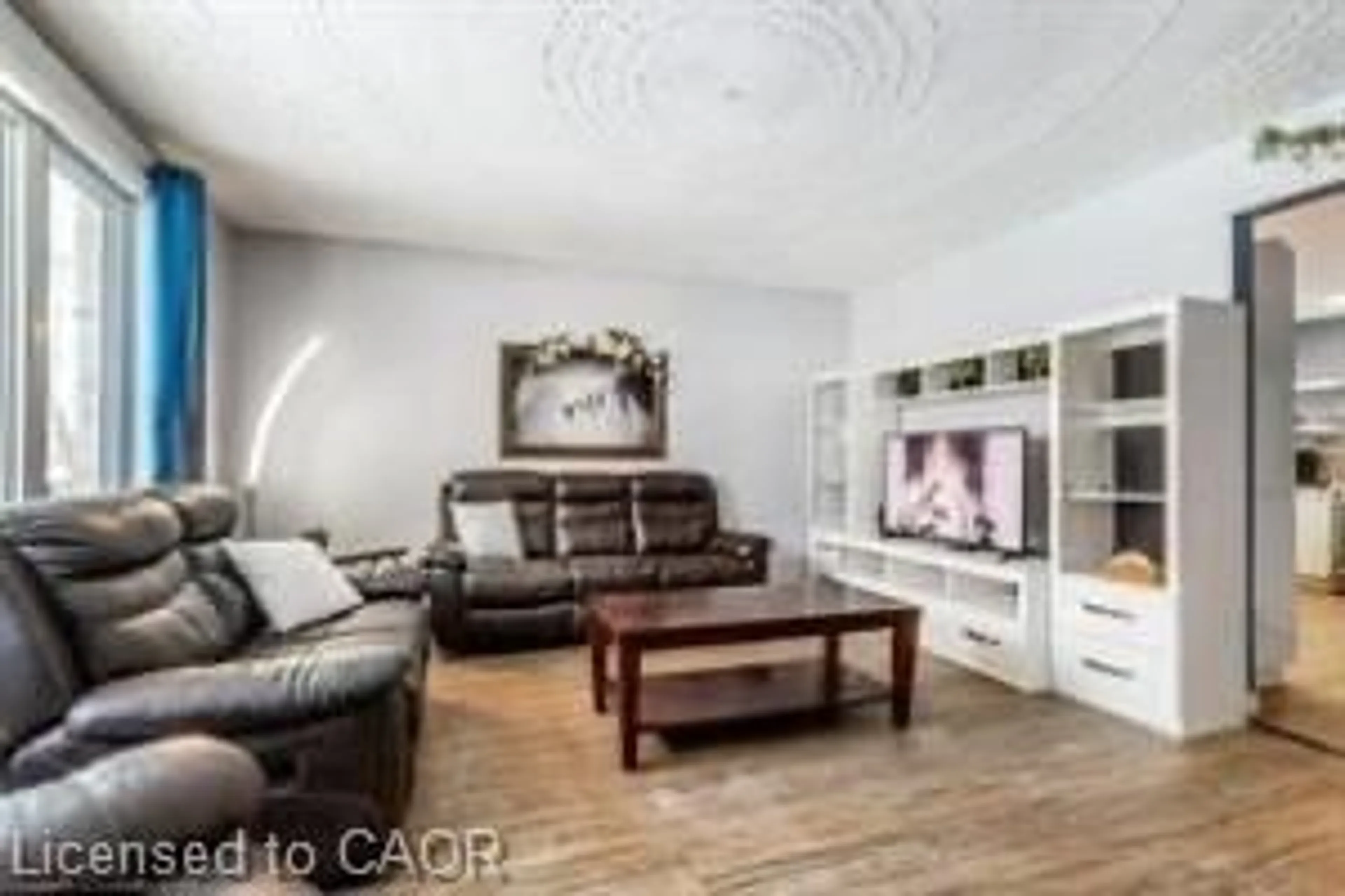 Living room with furniture, unknown for 510 Oakridge Pt, Waterloo Ontario N2L 4P2
