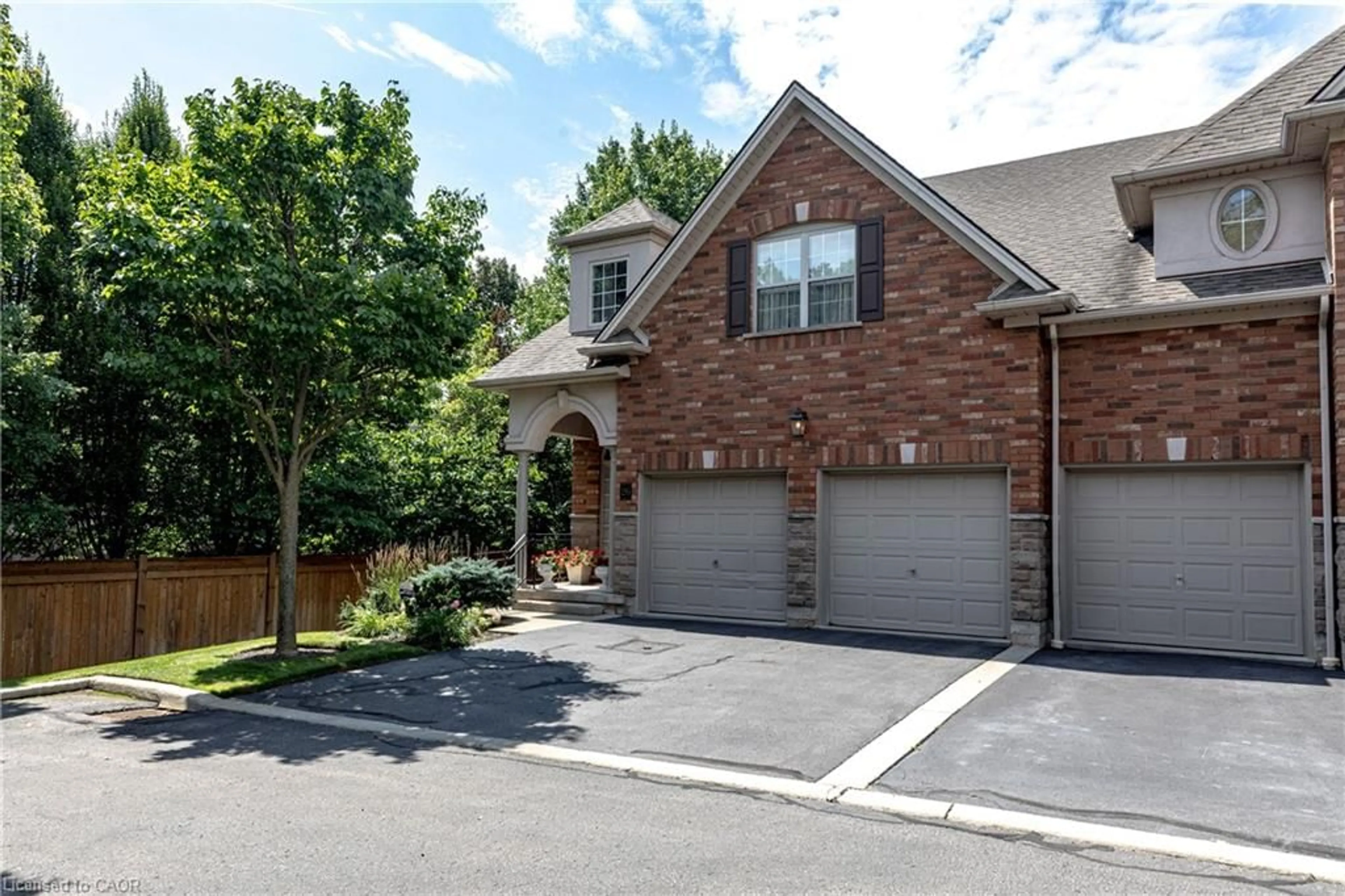 Home with brick exterior material, street for 289 Plains Rd #26, Burlington Ontario L7T 1G1