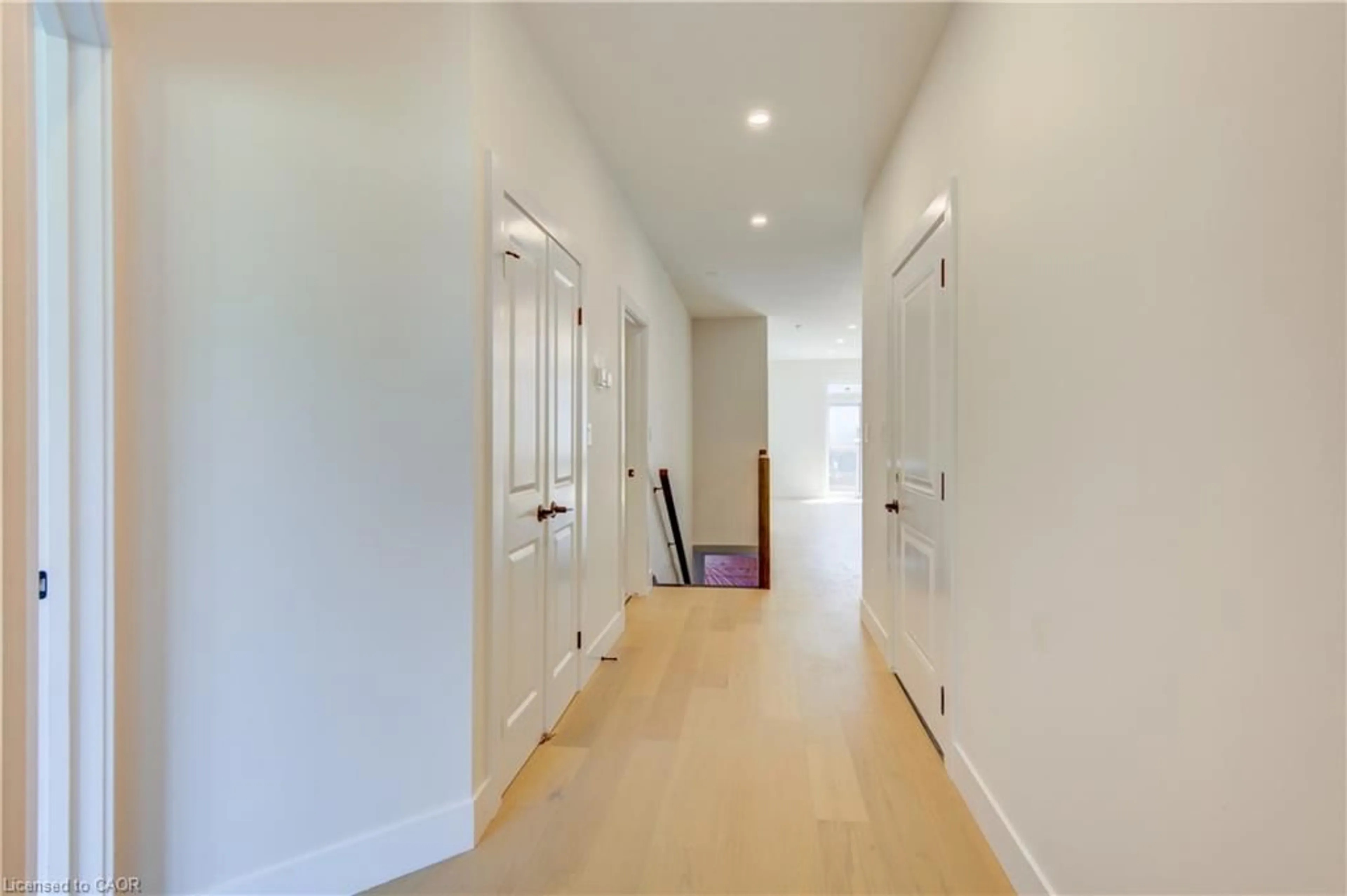 Indoor entryway for 5 South Crt, Norwich Ontario N0J 1P0