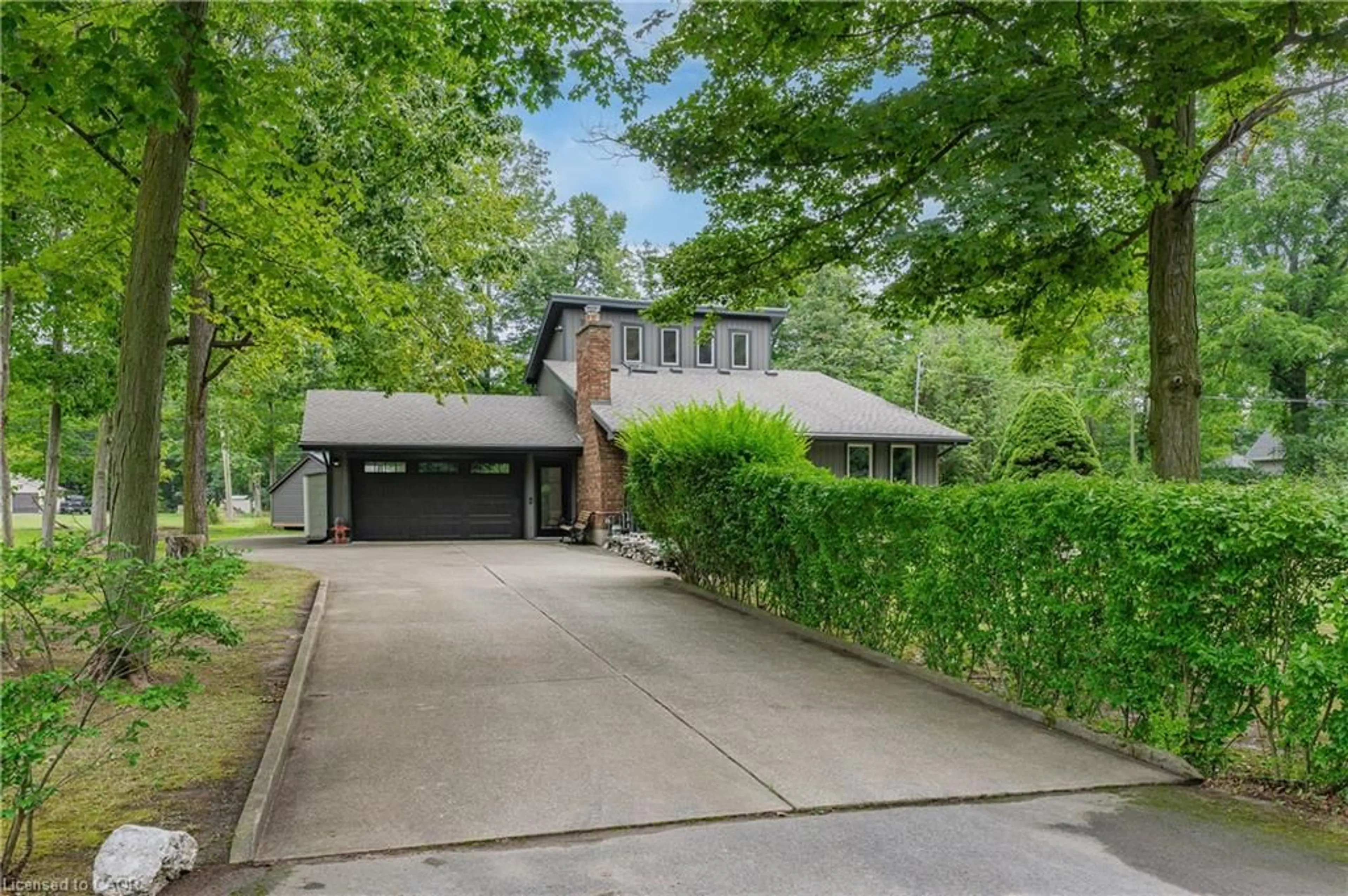 A pic from outside/outdoor area/front of a property/back of a property/a pic from drone, street for 4905 Mapleview Cres, Sherkston Ontario L0S 1R0