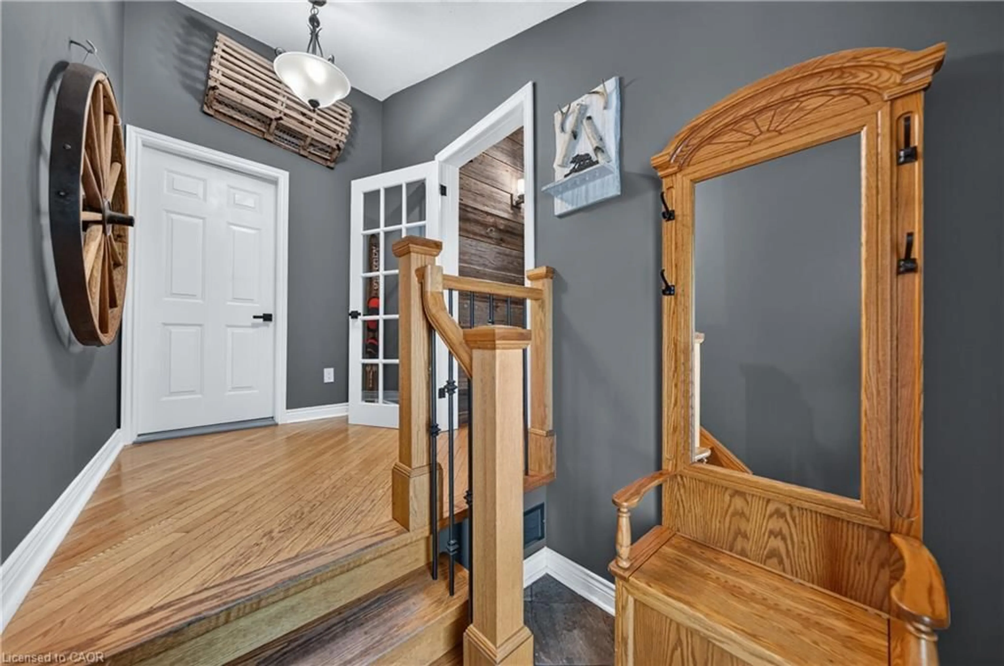 Indoor entryway for 4905 Mapleview Cres, Sherkston Ontario L0S 1R0