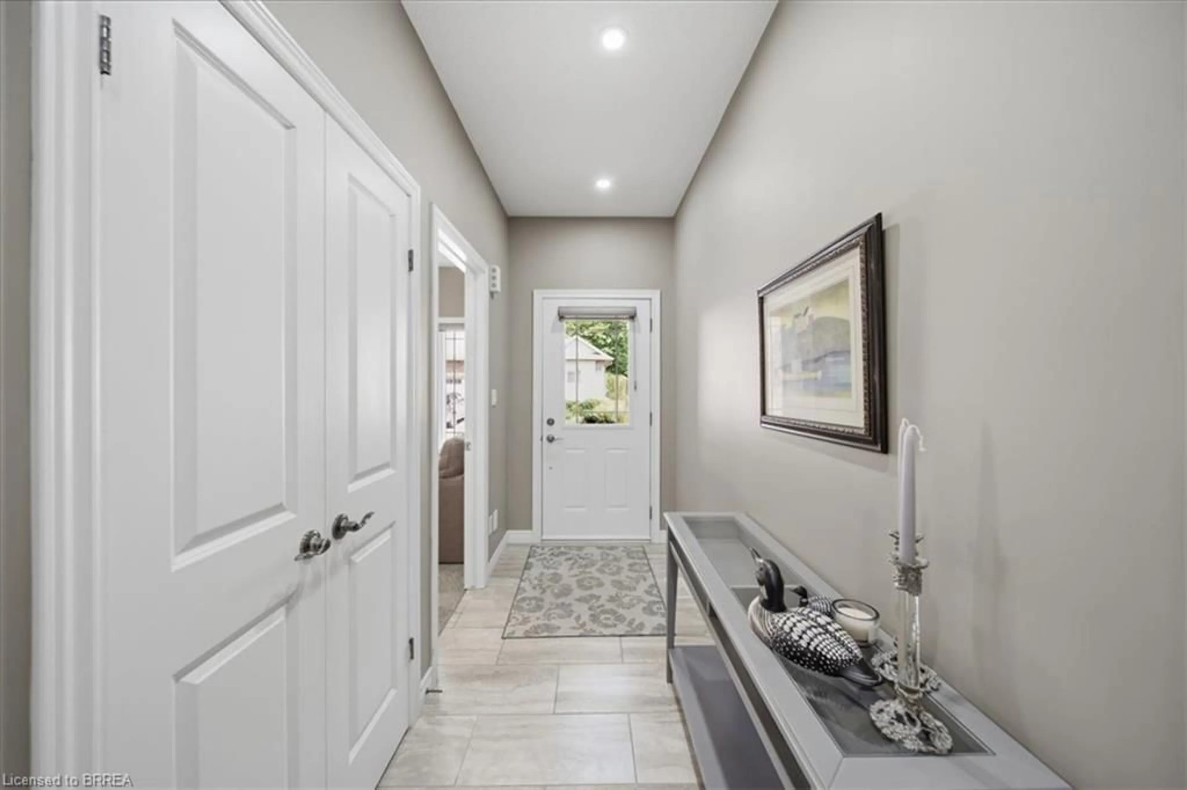 Indoor entryway for 194 Donly Dr #14, Simcoe Ontario N3Y 0C6