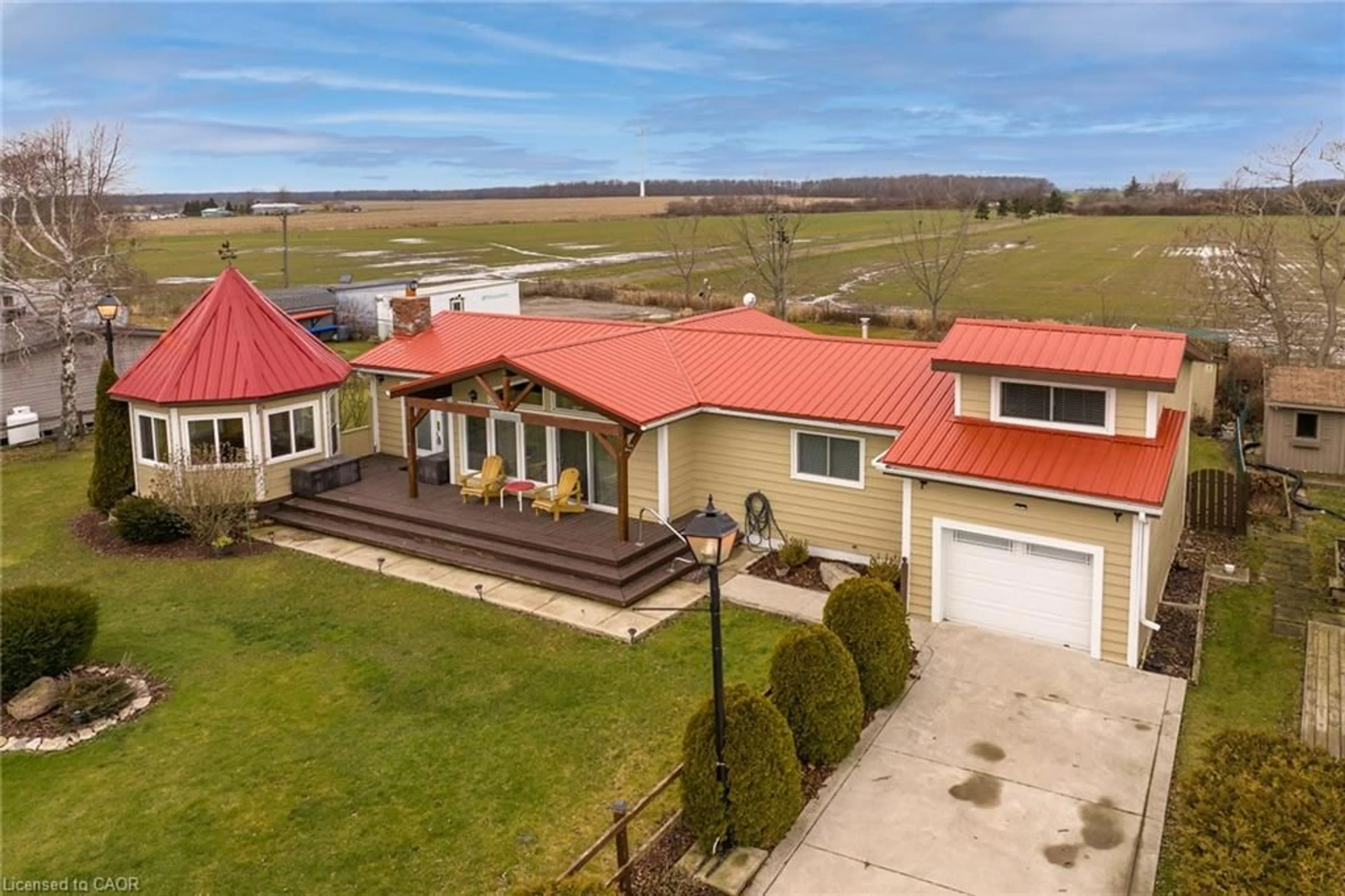 A pic from outside/outdoor area/front of a property/back of a property/a pic from drone, water/lake/river/ocean view for 817 Lakeshore Rd, Selkirk Ontario N0A 1P0