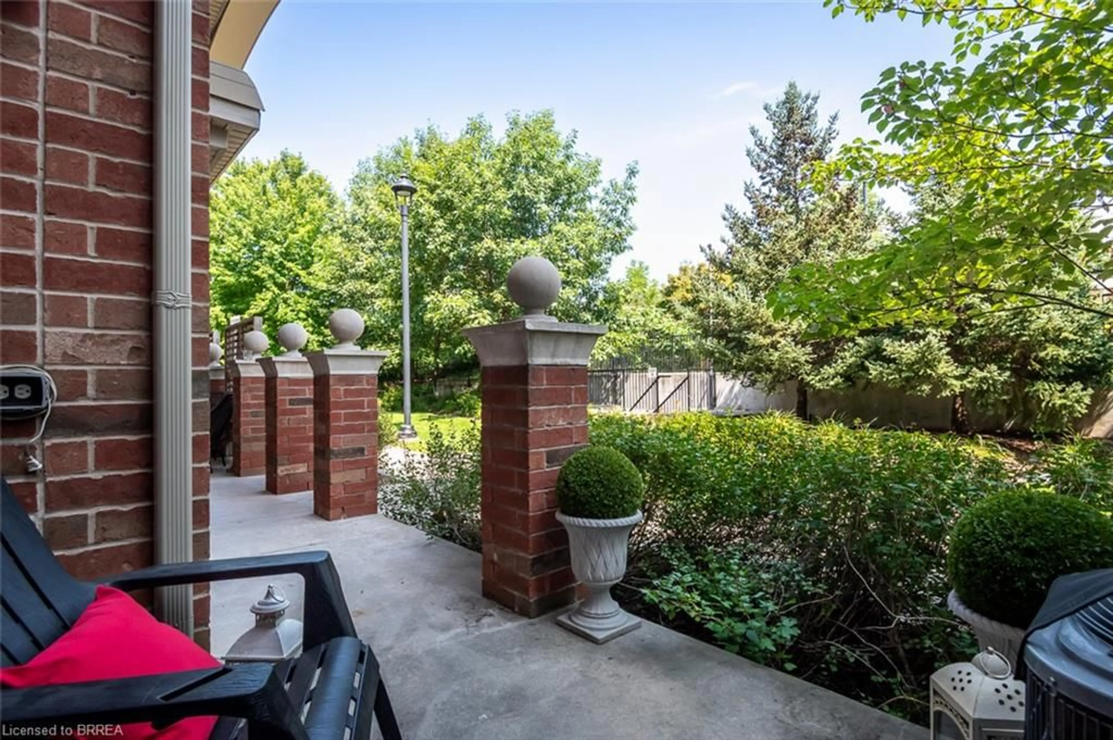 Patio, street for 2563 Sixth Line, Oakville Ontario L6H 0H7