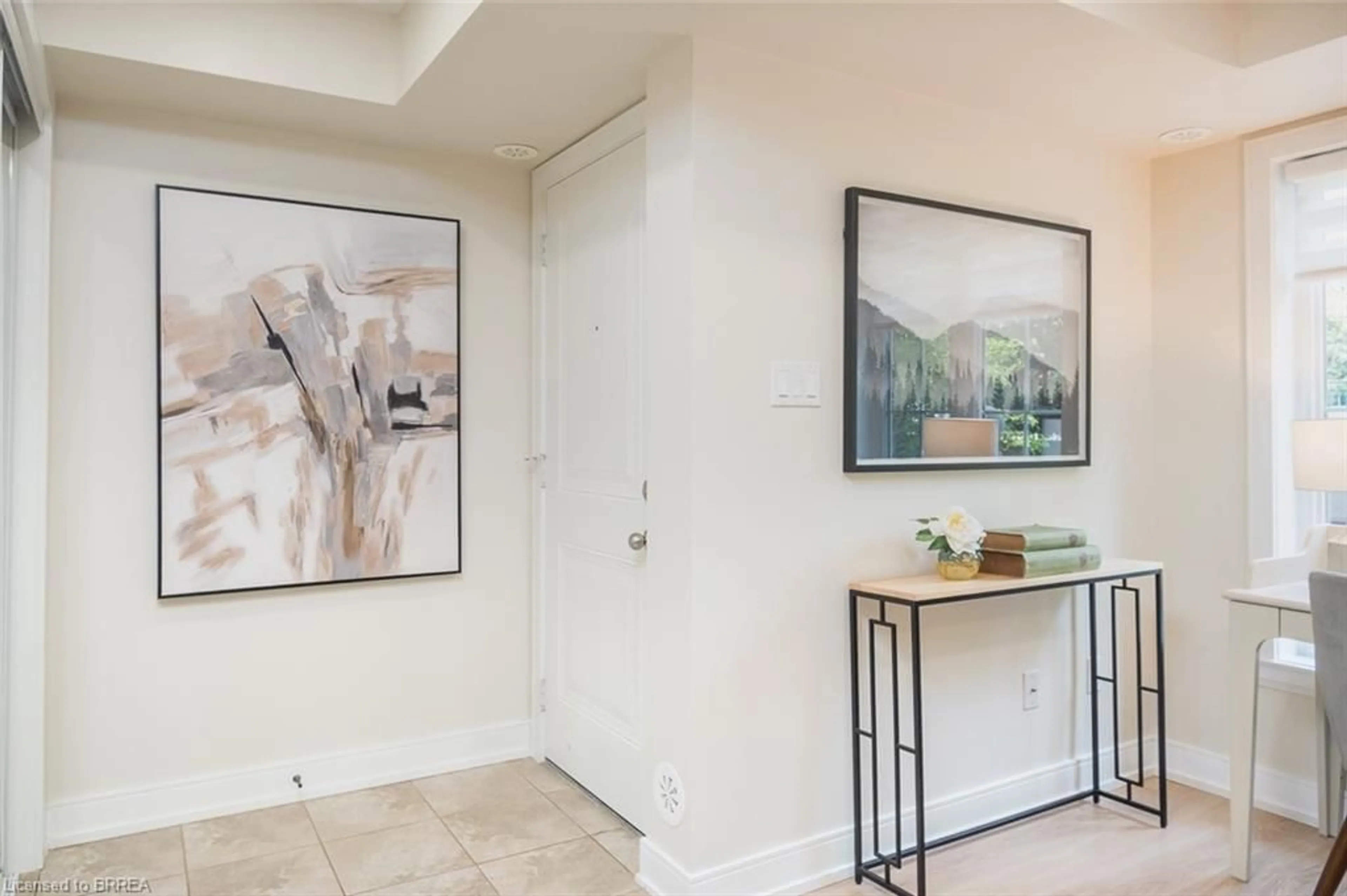 Indoor entryway for 2563 Sixth Line, Oakville Ontario L6H 0H7