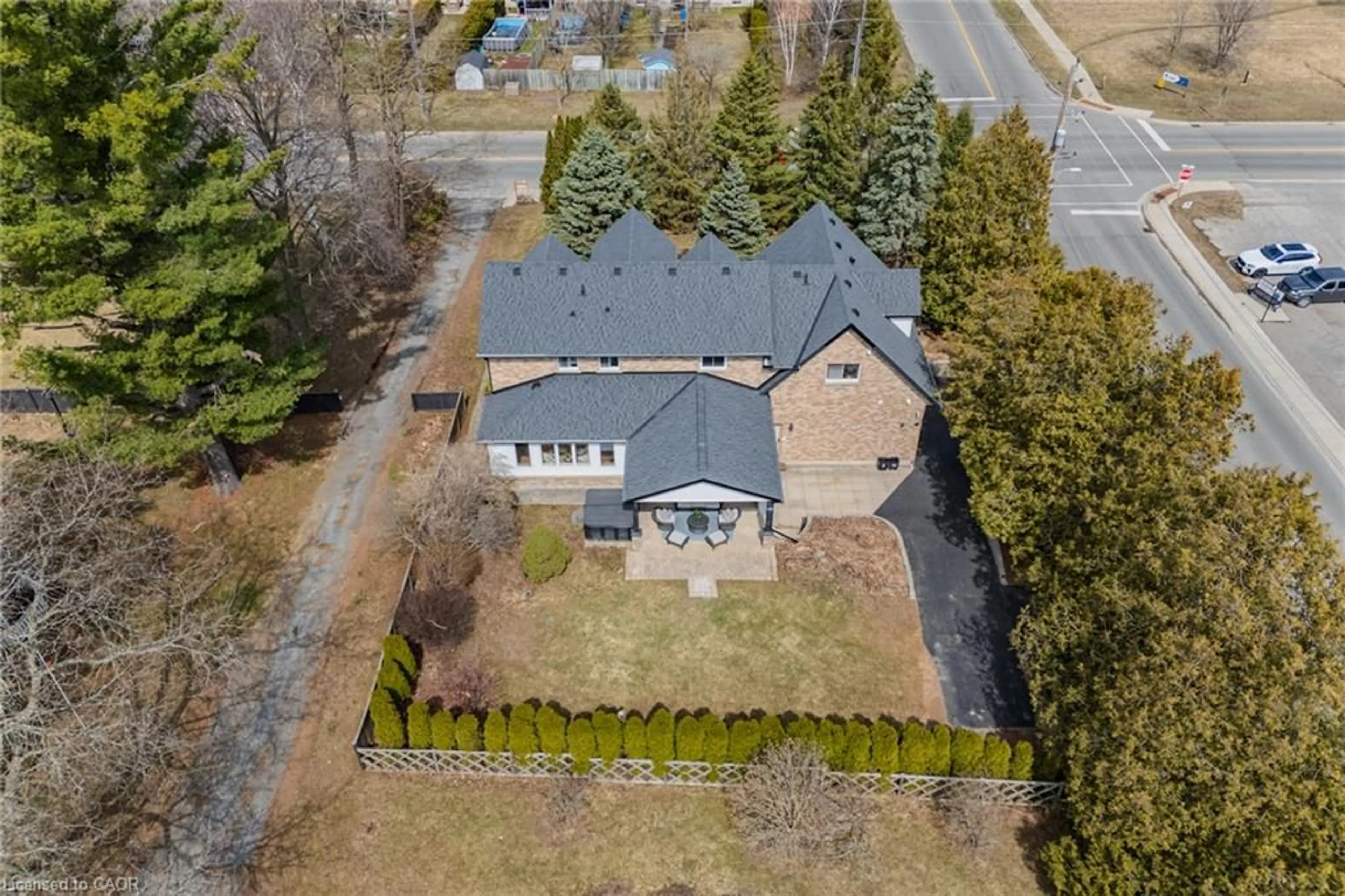 A pic from outside/outdoor area/front of a property/back of a property/a pic from drone, street for 208 Victoria St, Simcoe Ontario N3Y 4K2