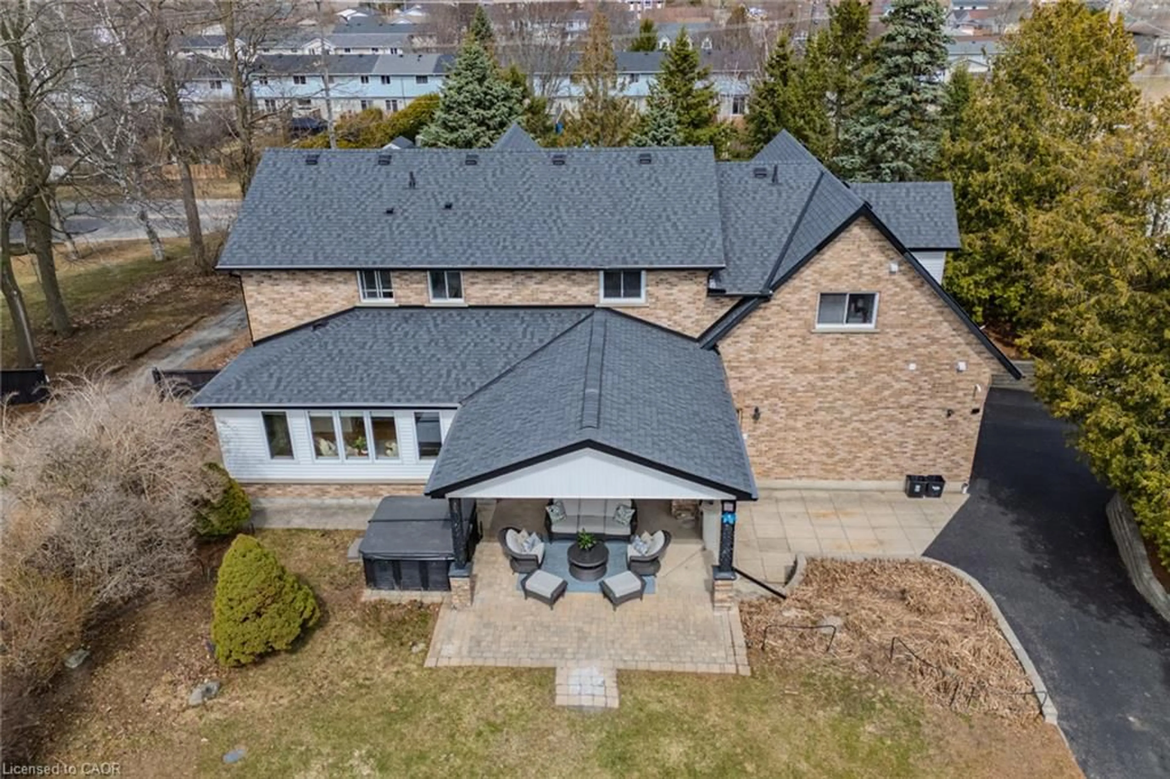 A pic from outside/outdoor area/front of a property/back of a property/a pic from drone, building for 208 Victoria St, Simcoe Ontario N3Y 4K2
