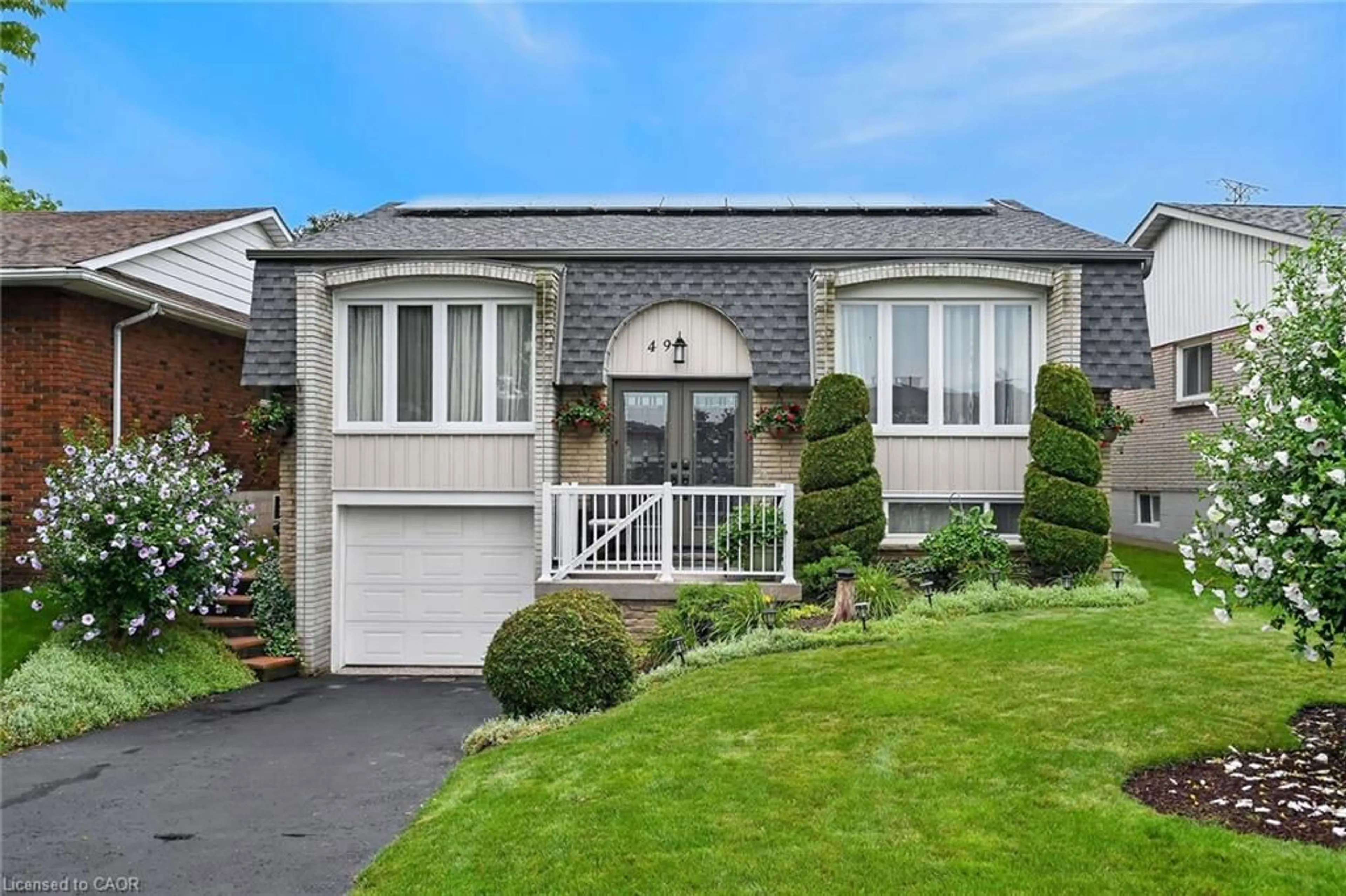 Home with vinyl exterior material, street for 49 Brookstream Crt, Hamilton Ontario L8K 6J3