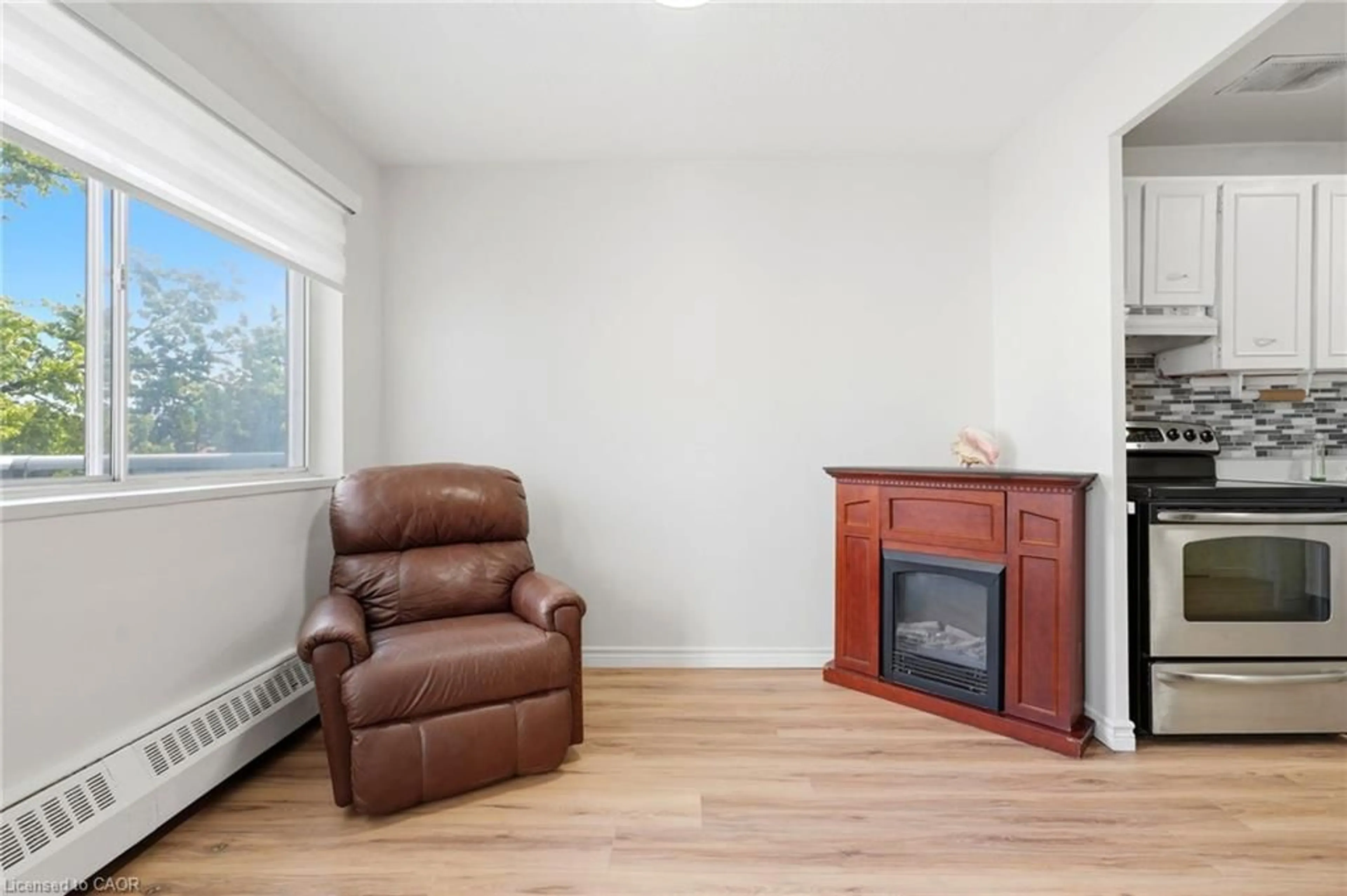 Living room with furniture, wood/laminate floor for 785 Browns Line Line #17, Etobicoke Ontario M8W 3V8