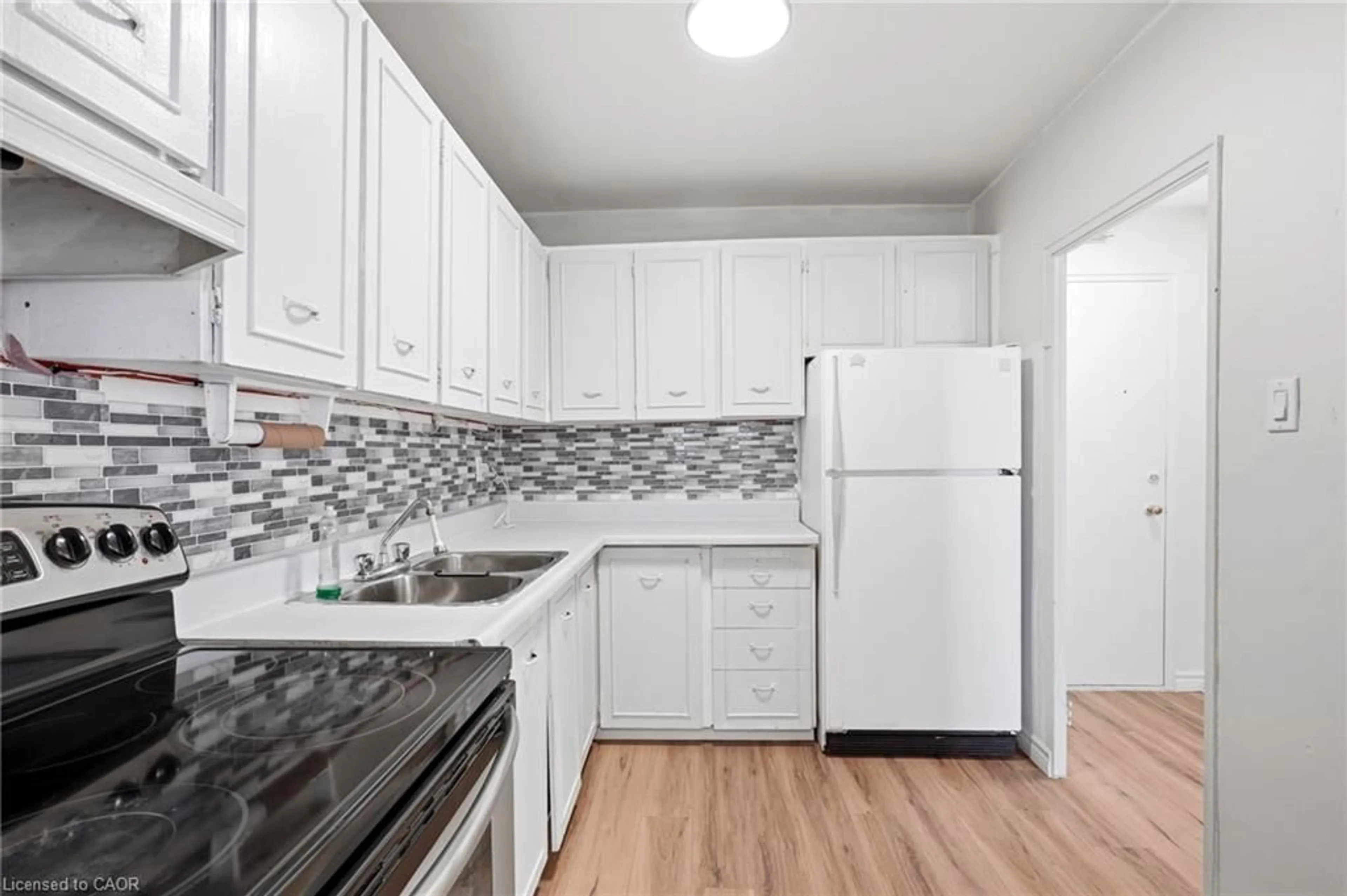 Standard kitchen, unknown for 785 Browns Line Line #17, Etobicoke Ontario M8W 3V8