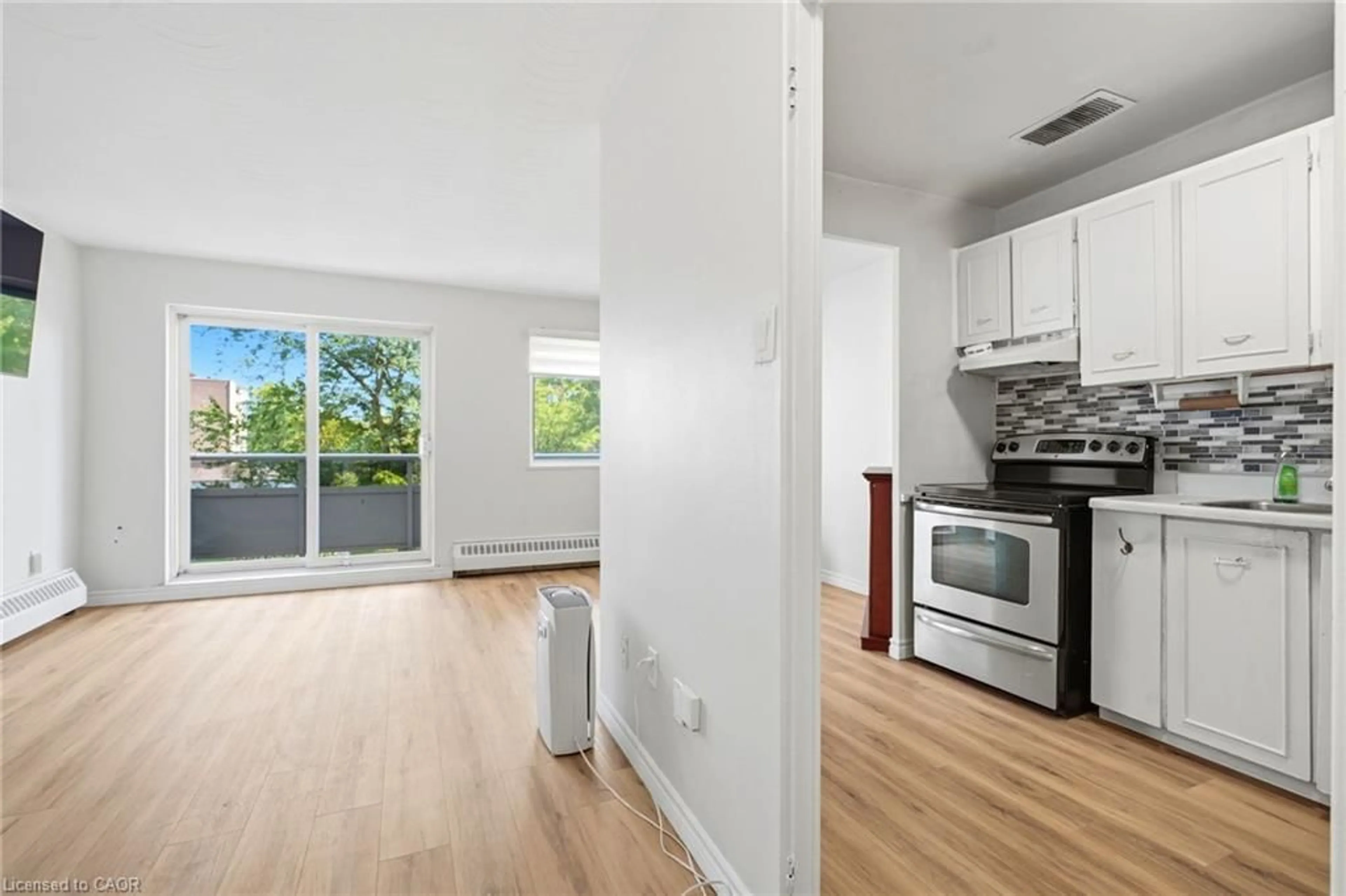 Standard kitchen, unknown for 785 Browns Line Line #17, Etobicoke Ontario M8W 3V8