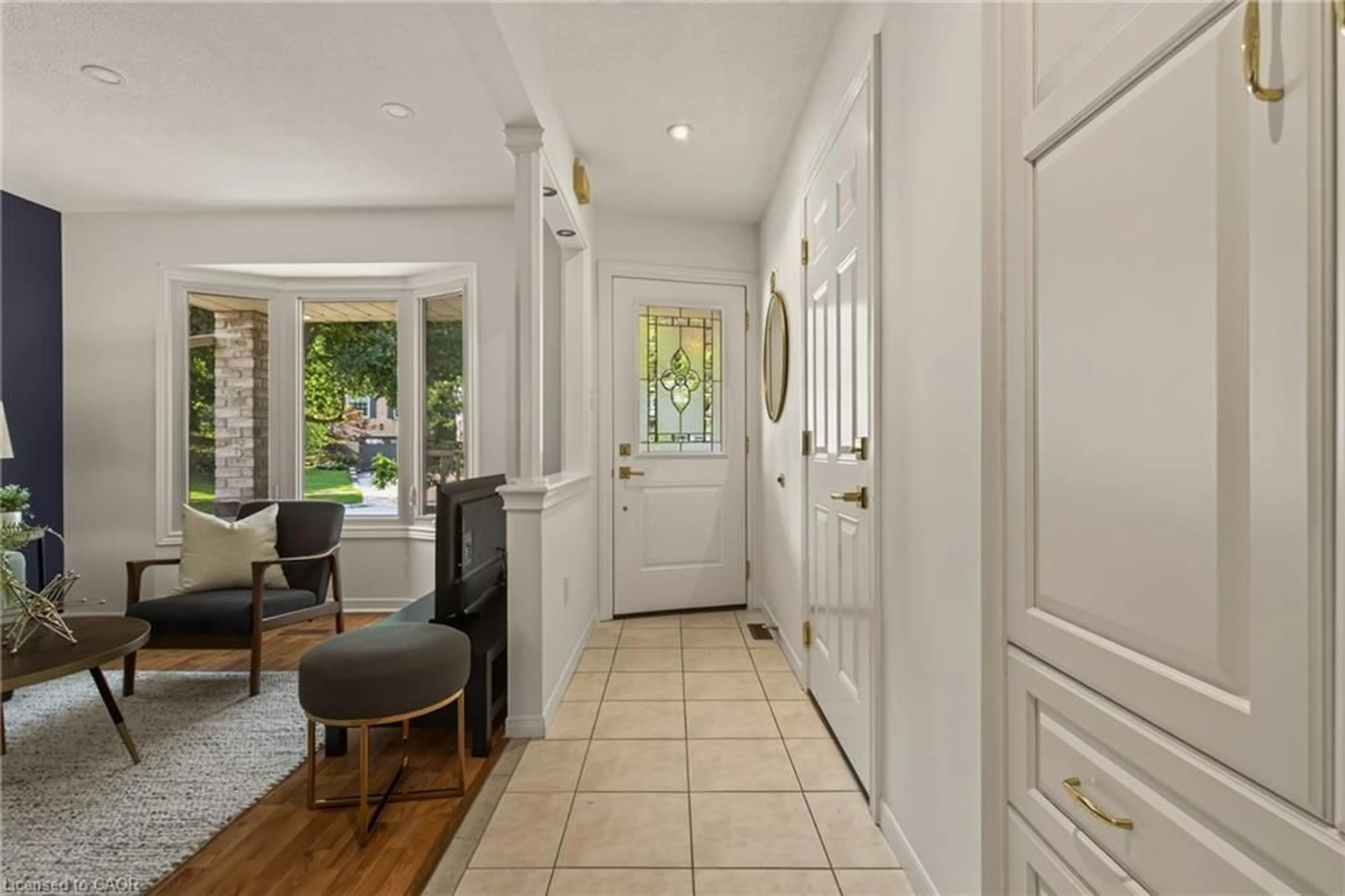 Indoor entryway for 1576 Riley Ave, Burlington Ontario L7M 3T3