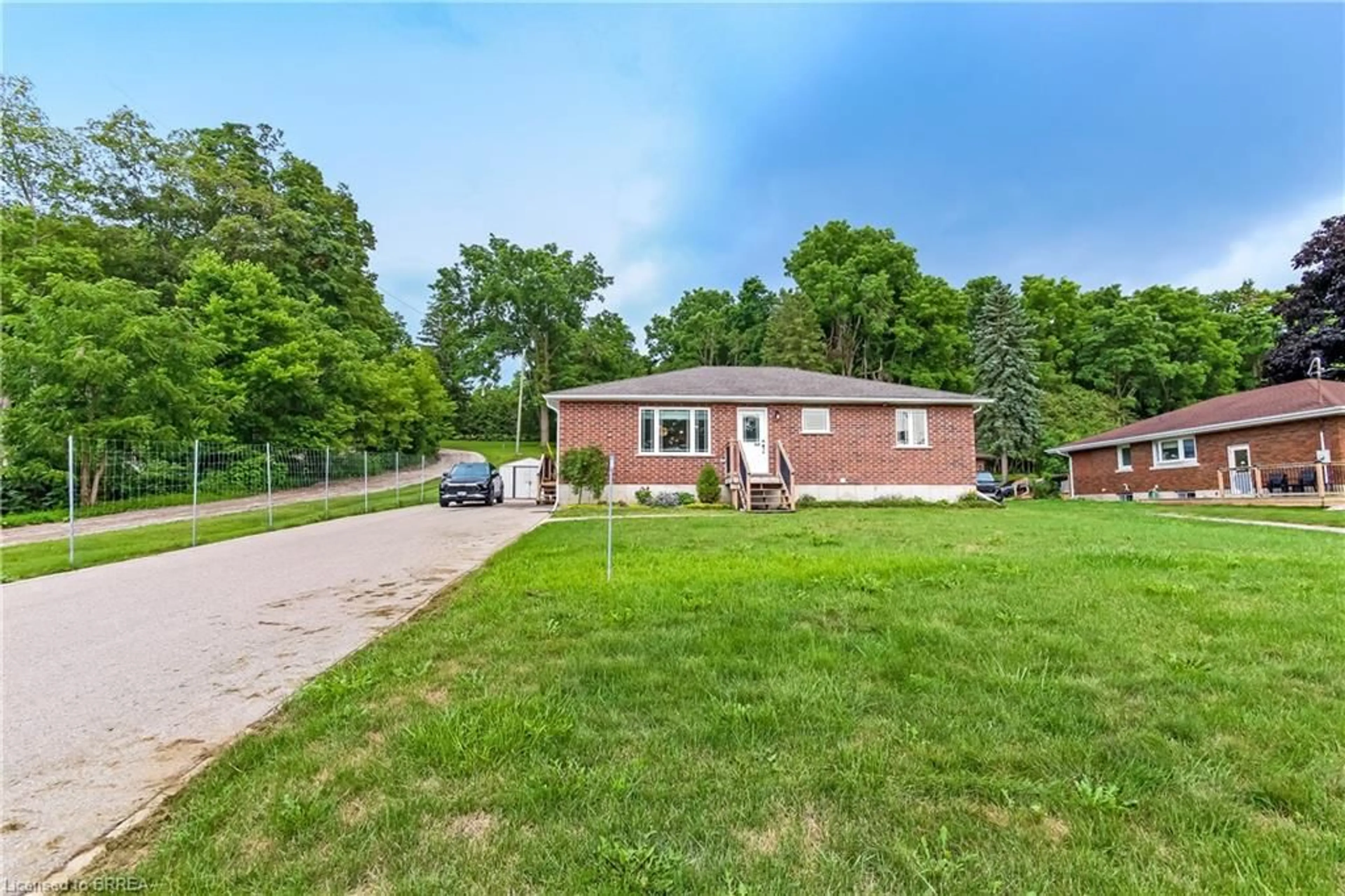 A pic from outside/outdoor area/front of a property/back of a property/a pic from drone, unknown for 584616 Beachville Rd, Beachville Ontario N0J 1A0