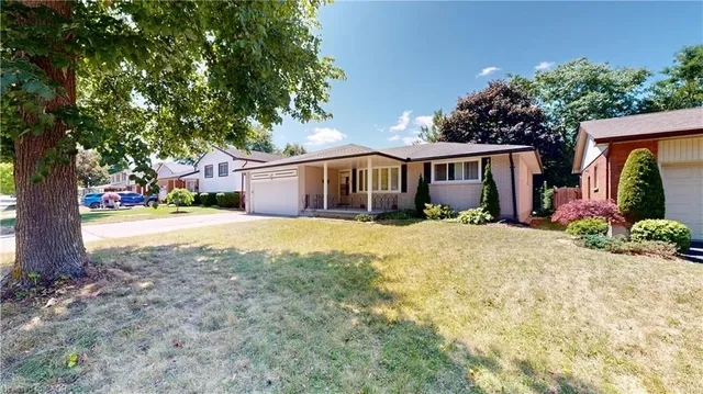 31 Applewood Lane, London 3